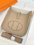 HM 26S EVELYNE BAG 23CM IN LIGHT BROWN GRAINED CALFSKIN