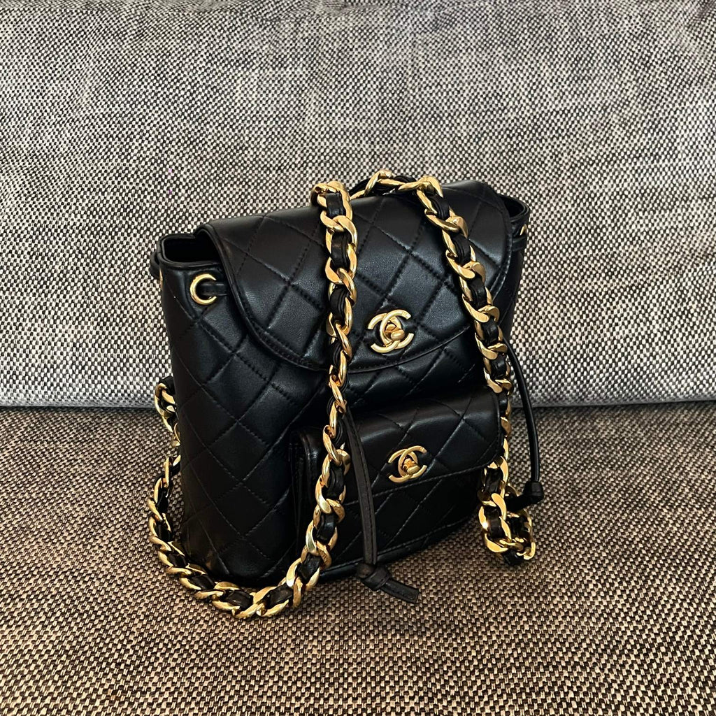 CHANEL 26S BACKPACK WITH FRONT POCKET 21 IN BLACK QUILTED LAMBSKIN GOLD HARDWARE