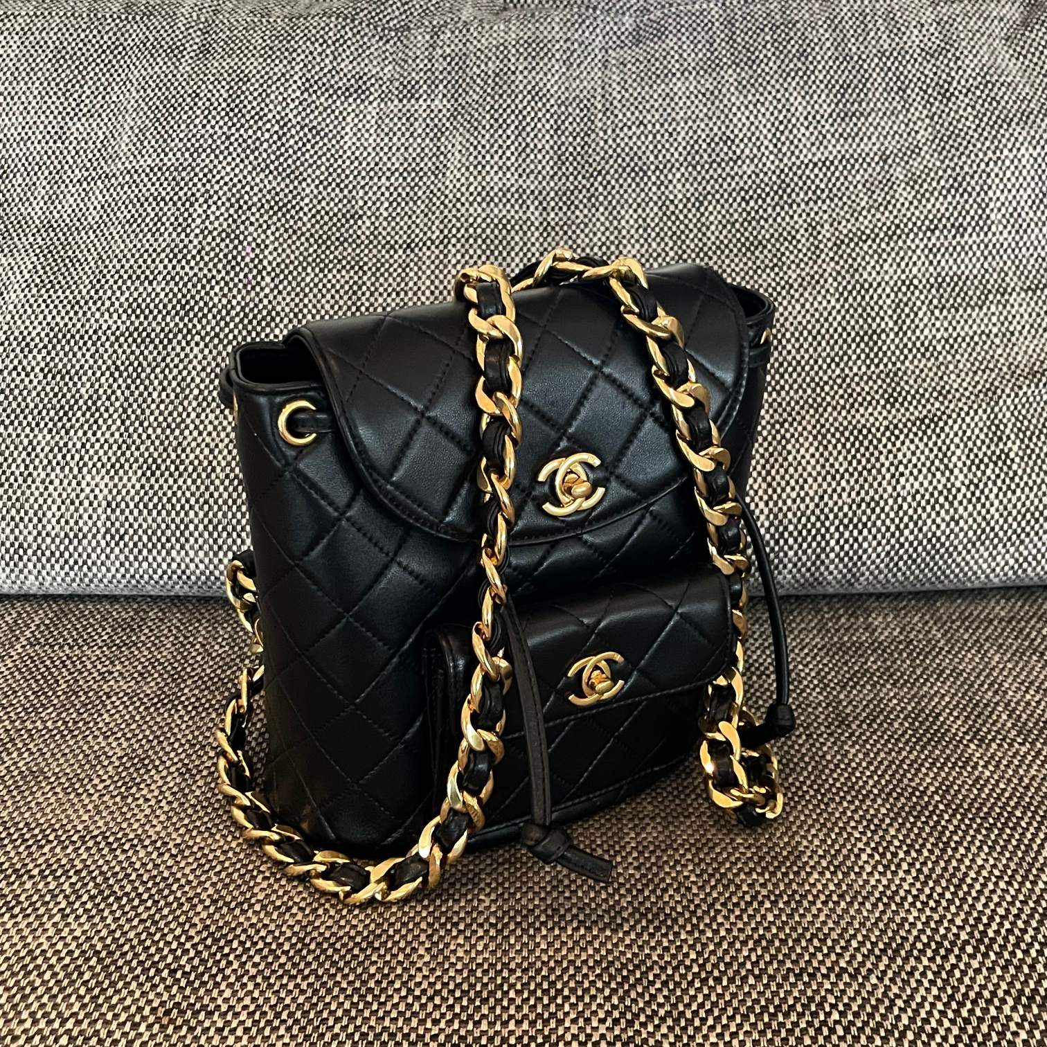 CHANEL 26S BACKPACK WITH FRONT POCKET 21 IN BLACK QUILTED LAMBSKIN GOLD HARDWARE