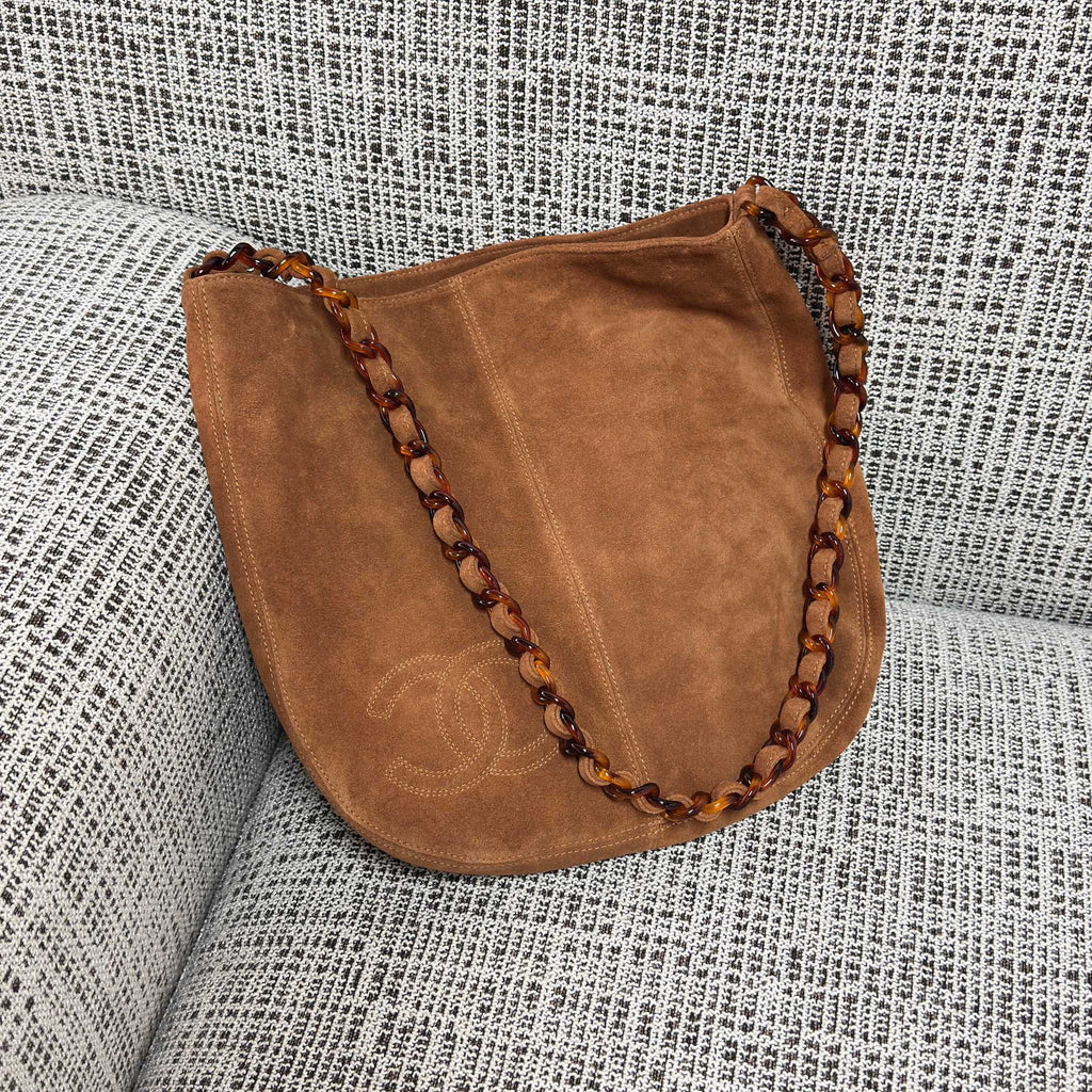 CHANEL 26S LARGE HOBO BAG 33 IN COGNAC BROWN SUEDE TORTOISE RESIN CHAIN