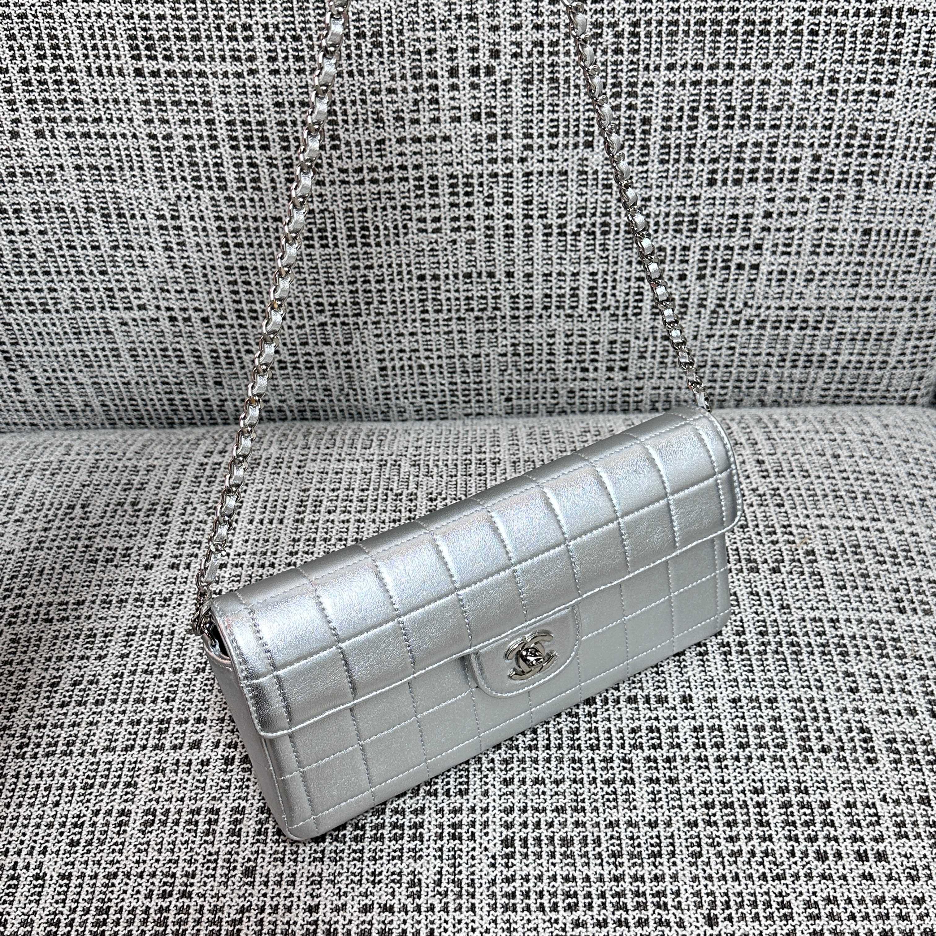 CHANEL 26S FLAP BAG 26 IN SILVER CALFSKIN SILVER HARDWARE