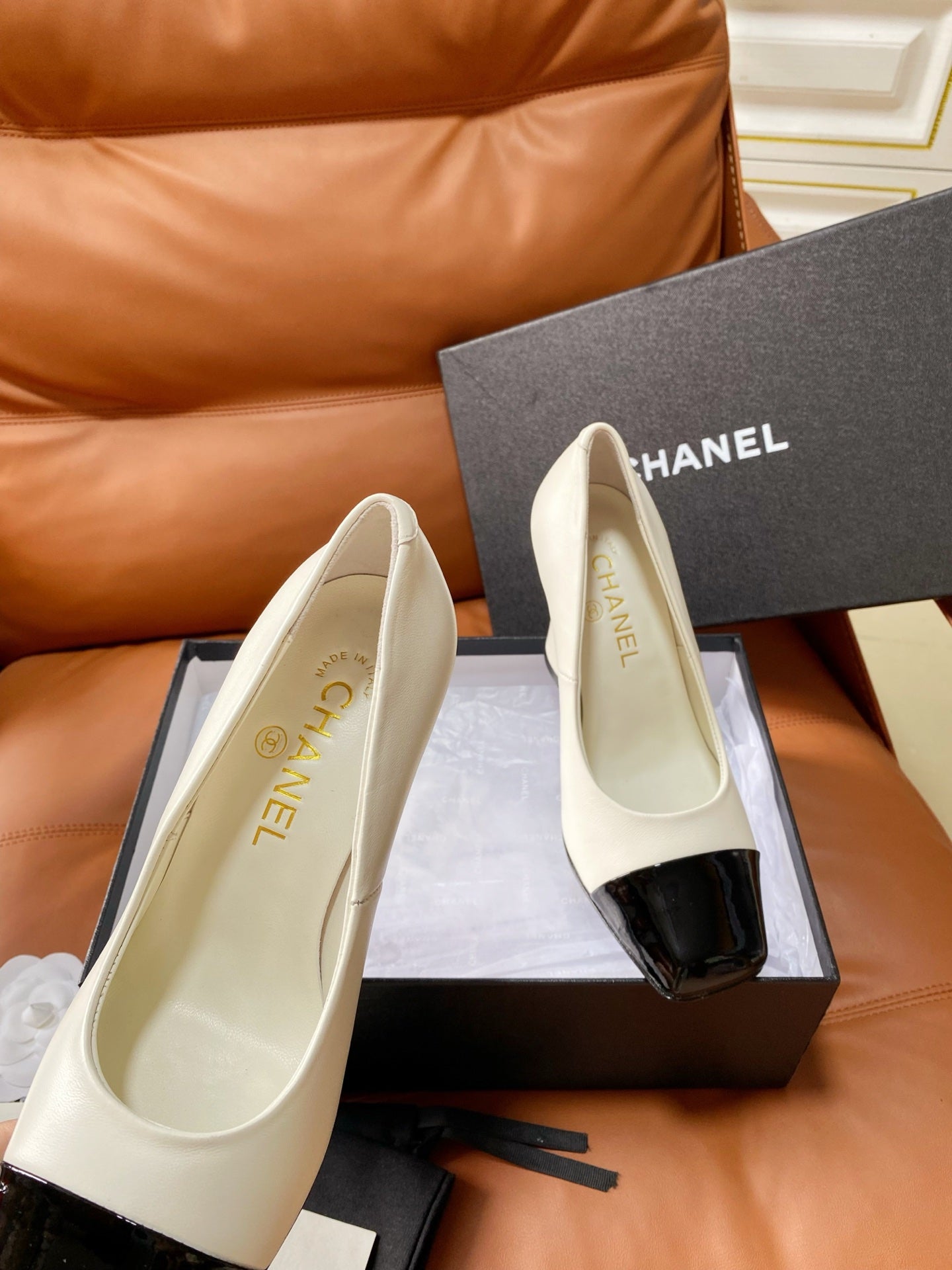 CHANEL 26S HIGH-HEEL 90 MM IN BLACK AND WHITE LAMBSKIN
