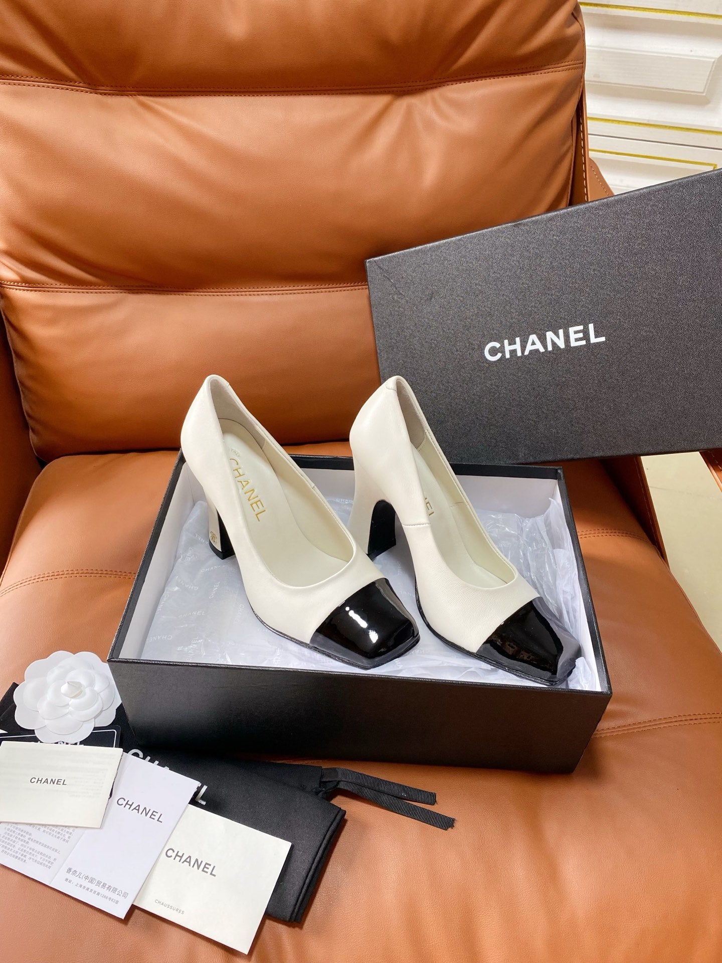 CHANEL 26S HIGH-HEEL 90 MM IN BLACK AND WHITE LAMBSKIN