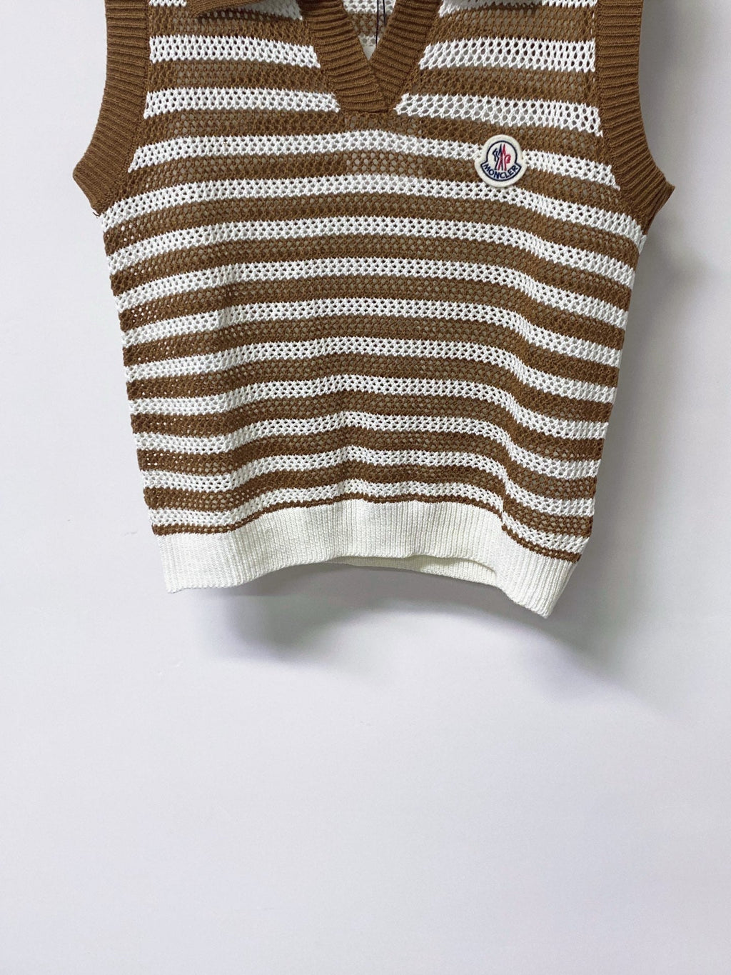 MONCLER 26S SLEEVELESS STRIPED KNIT POLO TOP 674