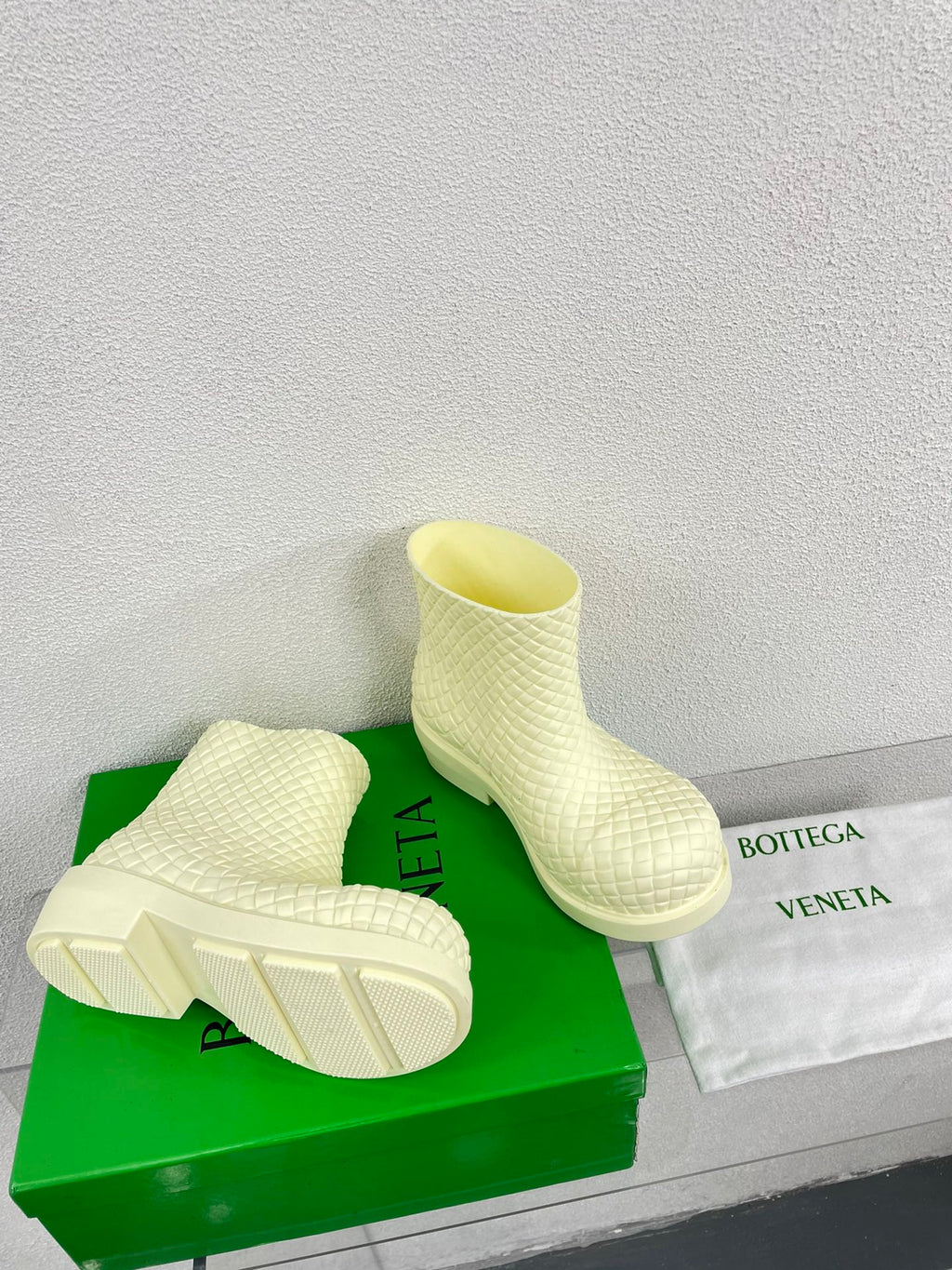 FIREMAN BOOTS IN BEIGE CREAM RUBBER WITH ICONIC INTRECCIO MOTIF