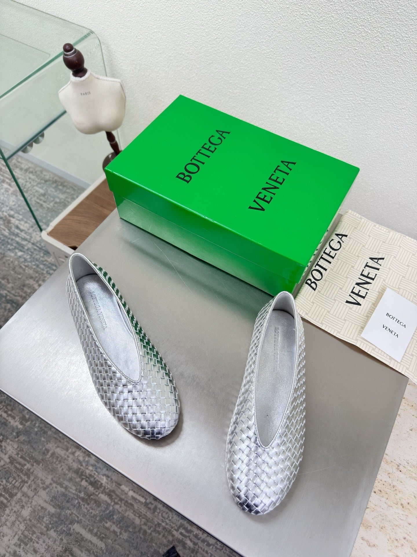 BOTTEGA VENETA 26S BALLET FLATS IN SILVER WOVEN LAMBSKIN