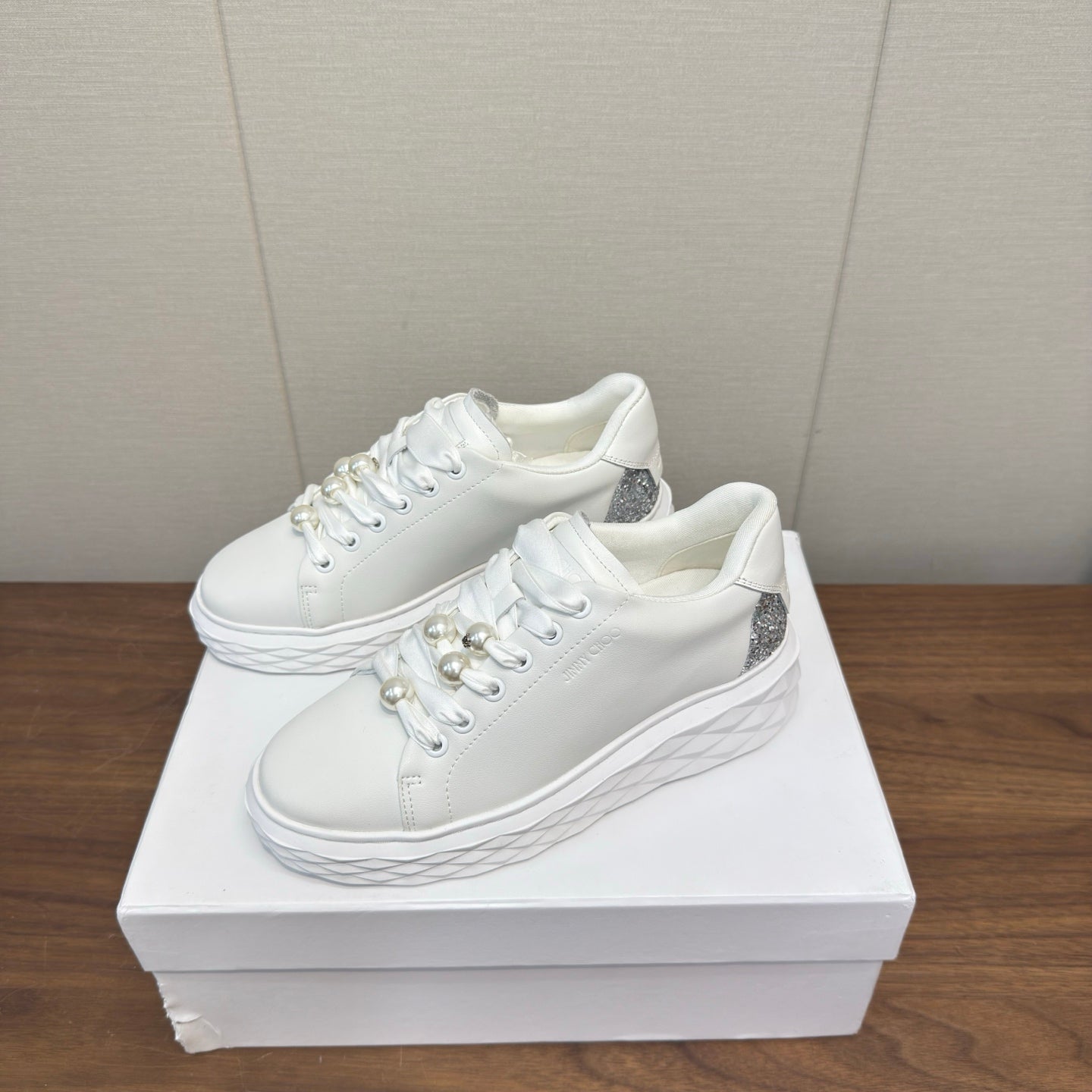 JIMMY CHOO 26S SNEAKERS 55 MM IN WHITE CALFSKIN PEARL-EMBELLISHED