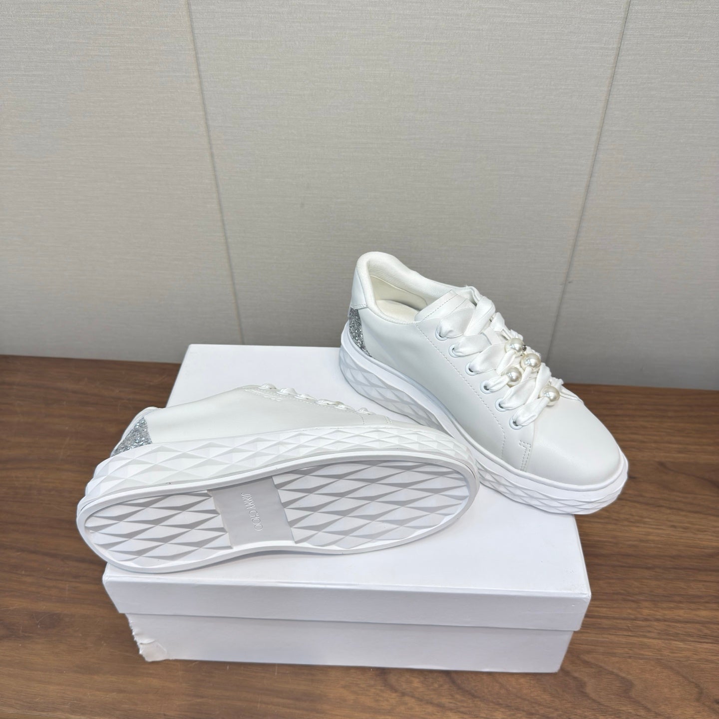 JIMMY CHOO 26S SNEAKERS 55 MM IN WHITE CALFSKIN PEARL-EMBELLISHED