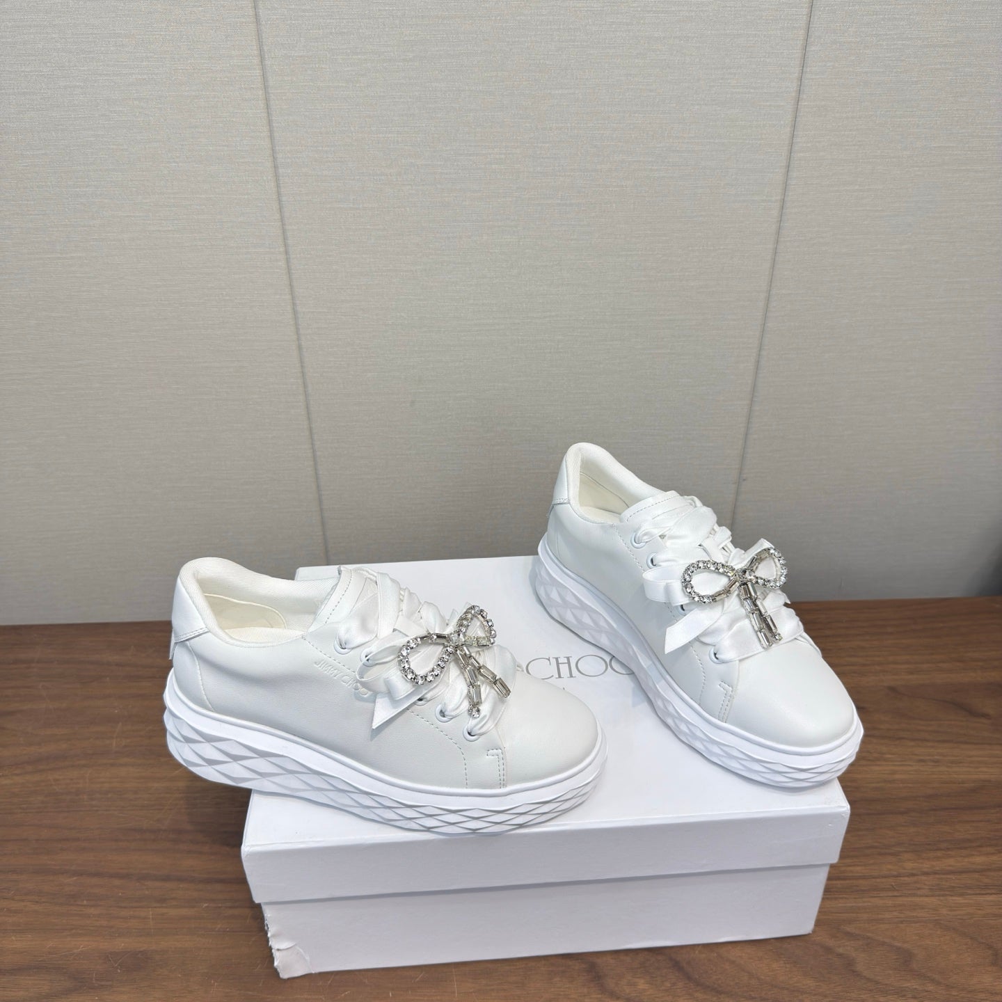 JIMMY CHOO 26S SNEAKERS 55 MM IN WHITE CALFSKIN WITH CRYSTAL BOW