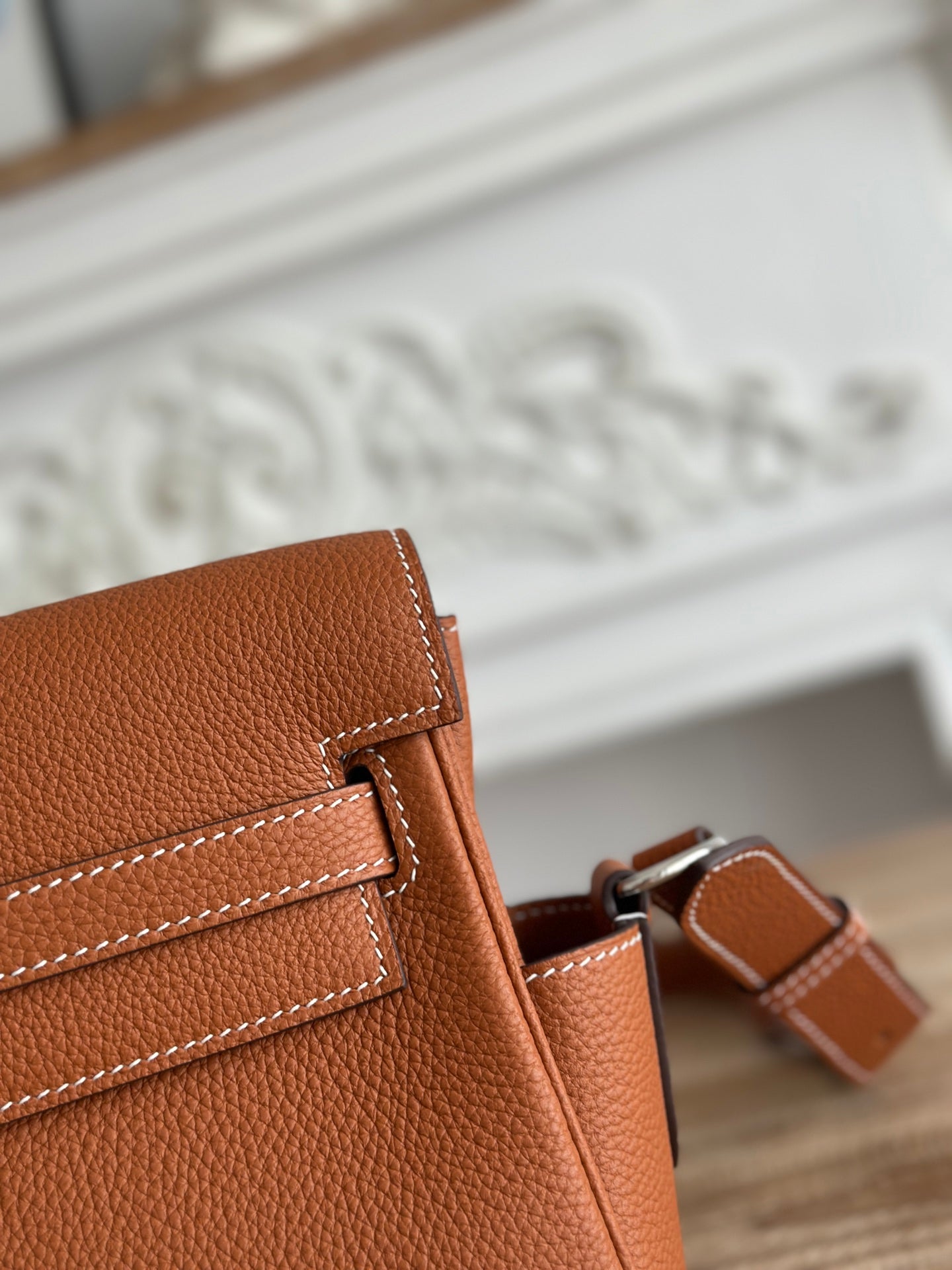 HM 25S KELLY MESSENGER 25 CM IN CARAMEL BROWN TOGO WITH SILVER HARDWARE
