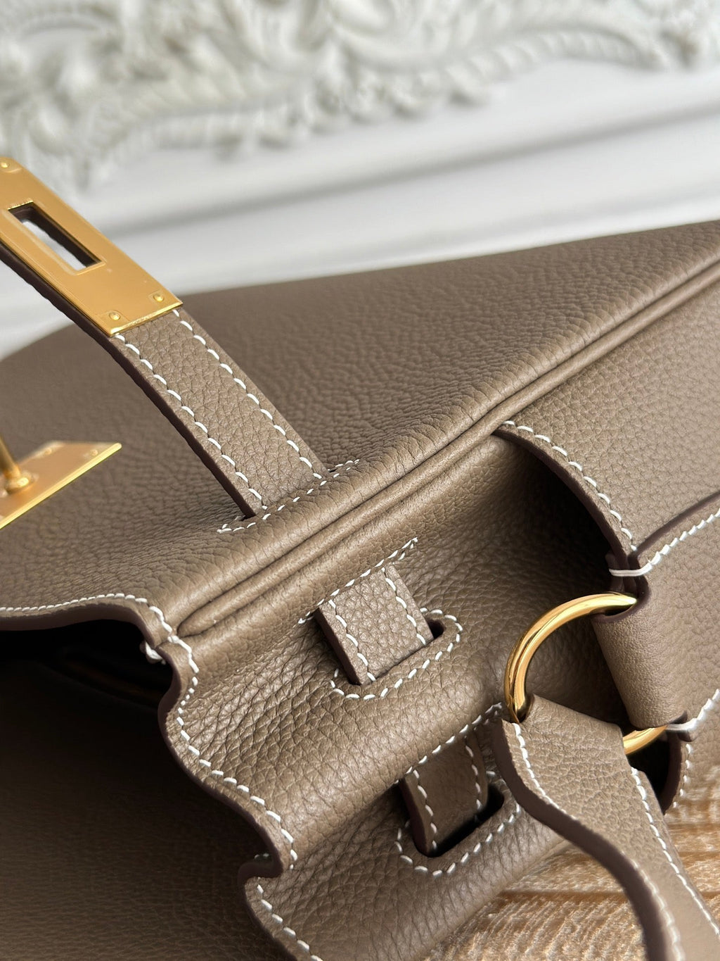 HM 25S KELLY MESSENGER 25 CM IN TAUPE BROWN TOGO WITH GOLD HARDWARE