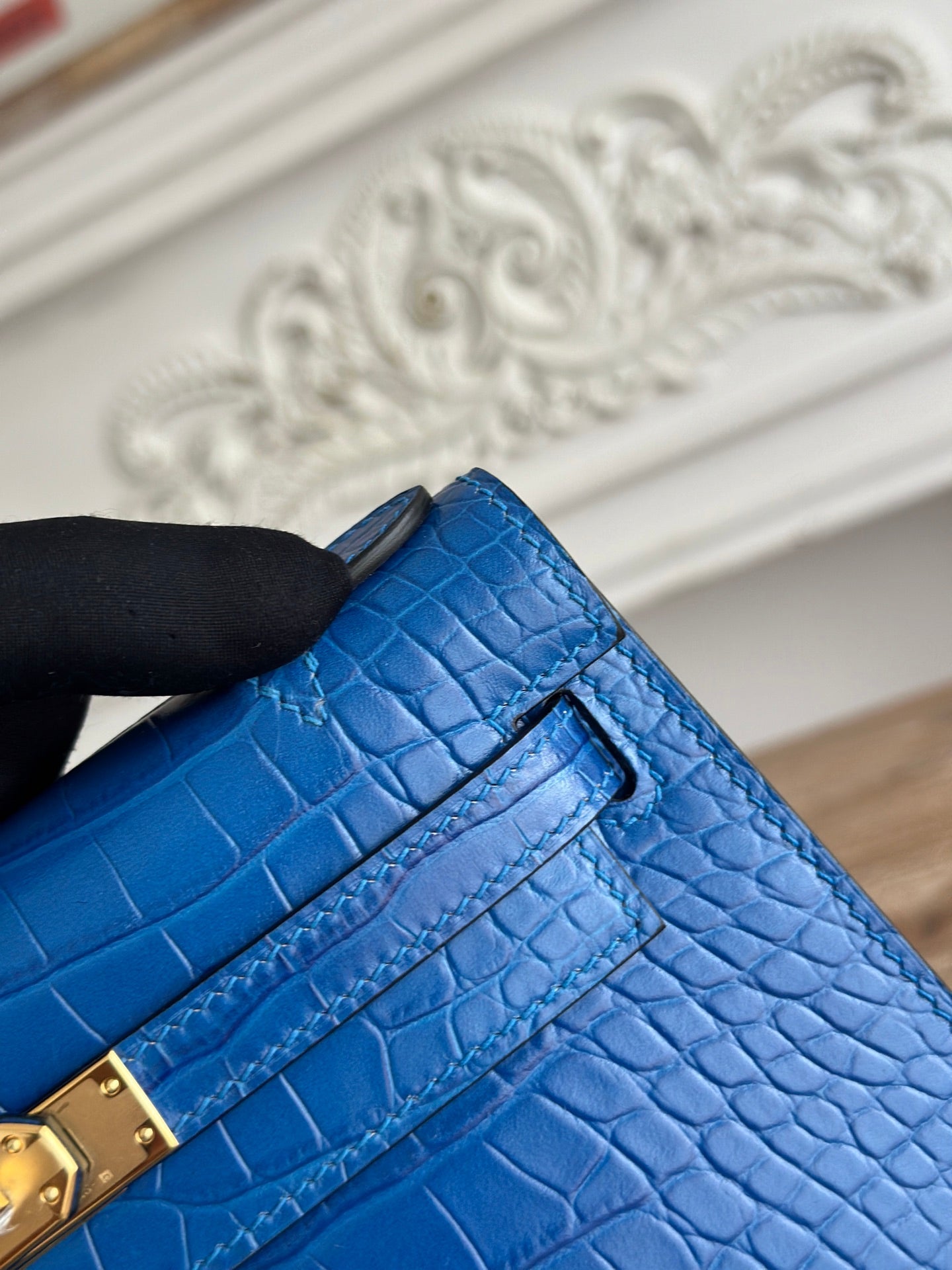 HM 25S KELLY MINI 22 CM IN COBALT BLUE LAMBSKIN WITH CROCODILE EMBOSSING AND GOLD HARDWARE