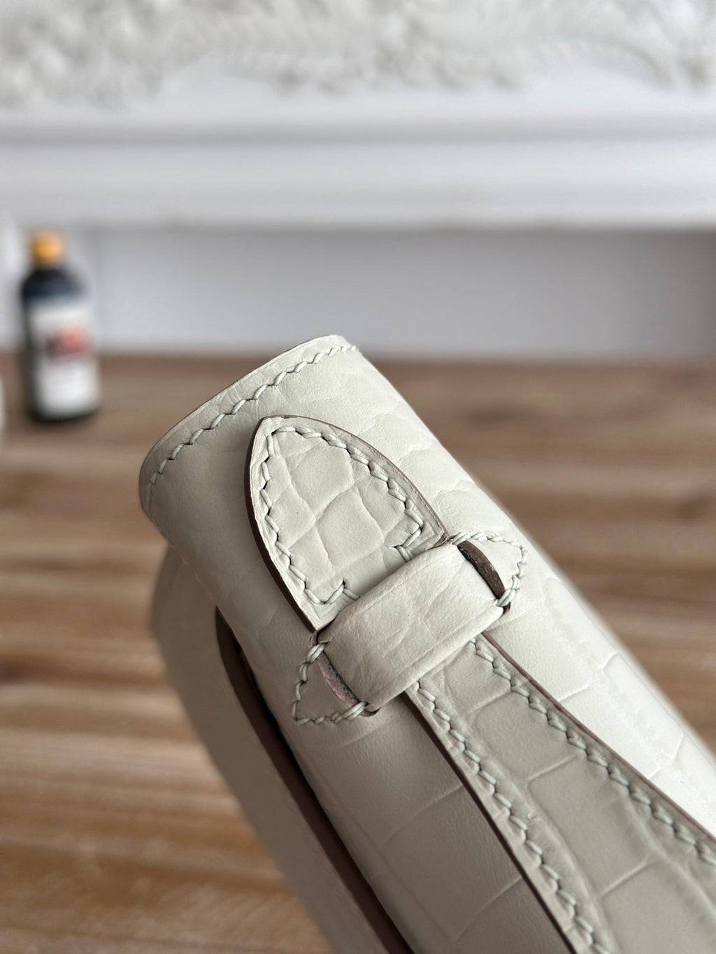 HM 25S KELLY MINI 22 CM IN CREAM WHITE LAMBSKIN WITH CROCODILE EMBOSSING AND GOLD HARDWARE
