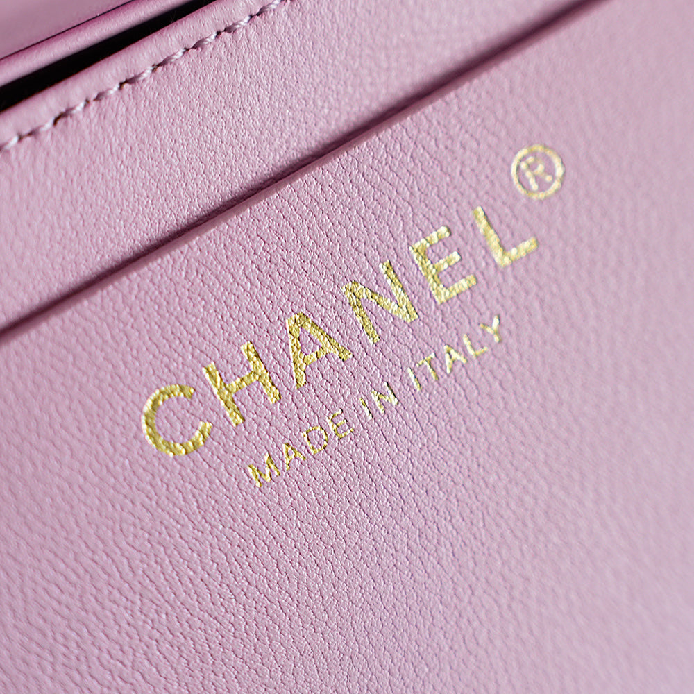 CHANEL 26S CLASSIC FLAP MEDIUM 23 IN NATURAL RAFFIA AND LIGHT PURPLE CALFSKIN GOLD HARDWARE