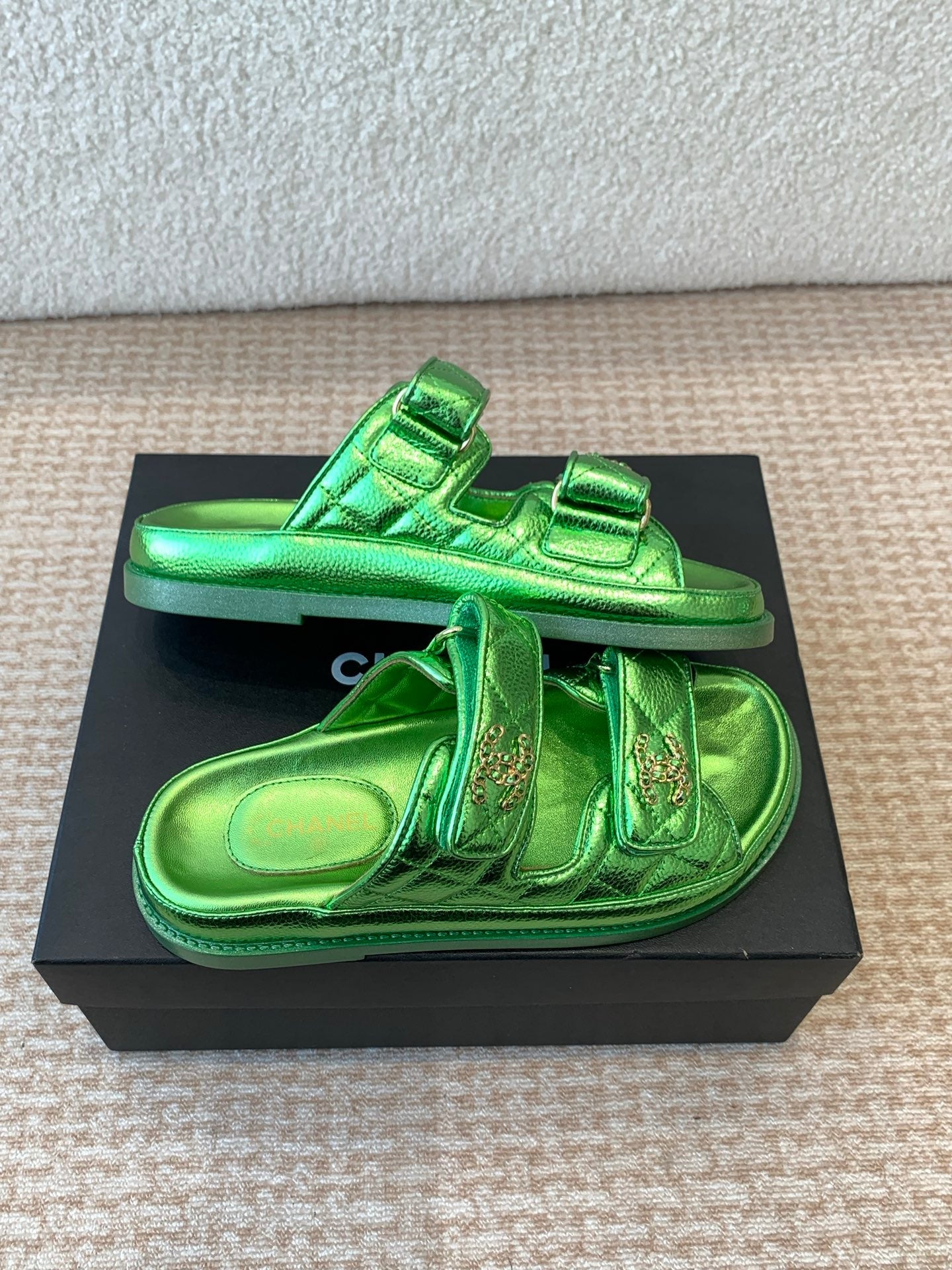 DAD SANDAL IN EMERALD GREEN SHEEPSKIN MULE