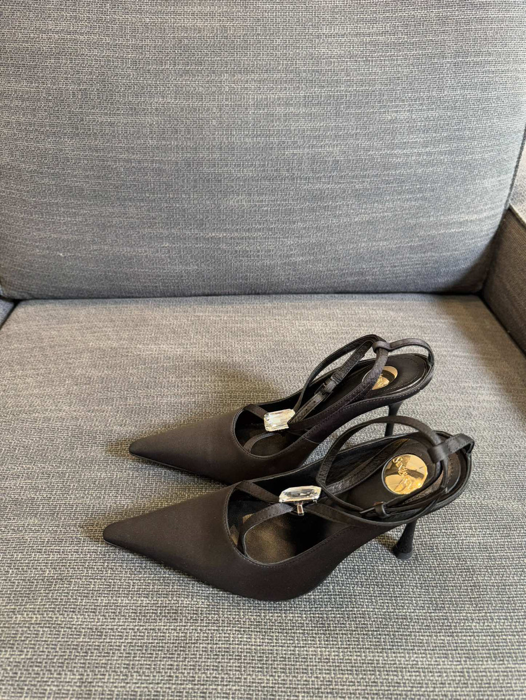 HIGH SANDAL ATTACHED GEM IN BLACK SILK