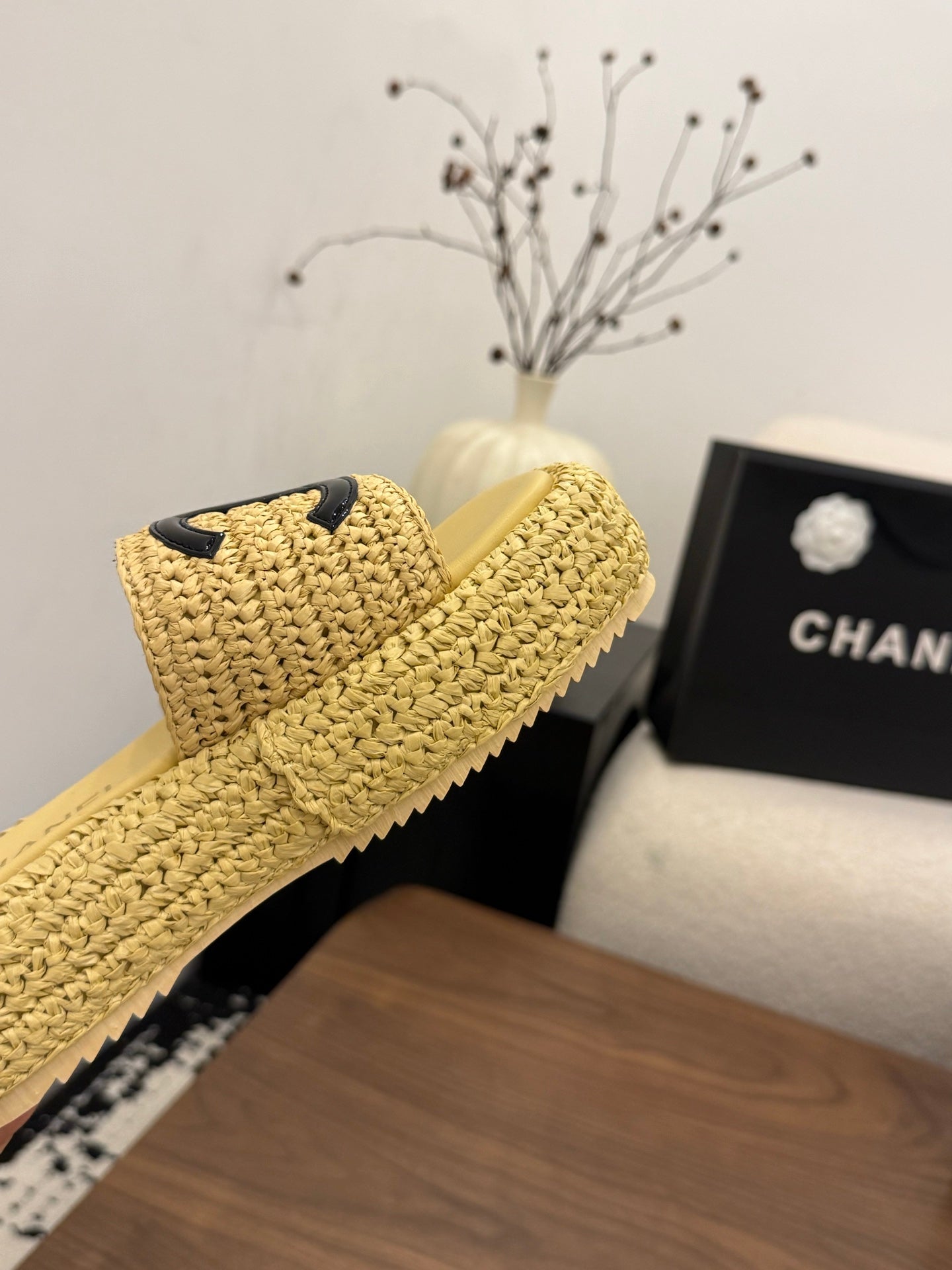 CHANEL 26S PLATFORM SLIDES 40 MM IN PASTEL YELLOW WOVEN RAFFIA
