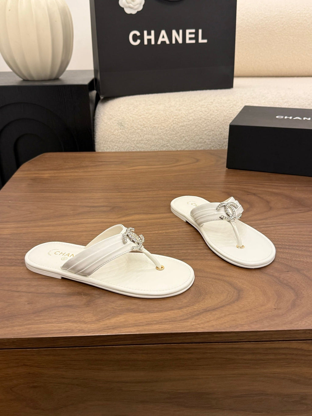 CHANEL 26S THONG SANDALS IN WHITE CALFSKIN WITH RHINESTONE CC LOGO