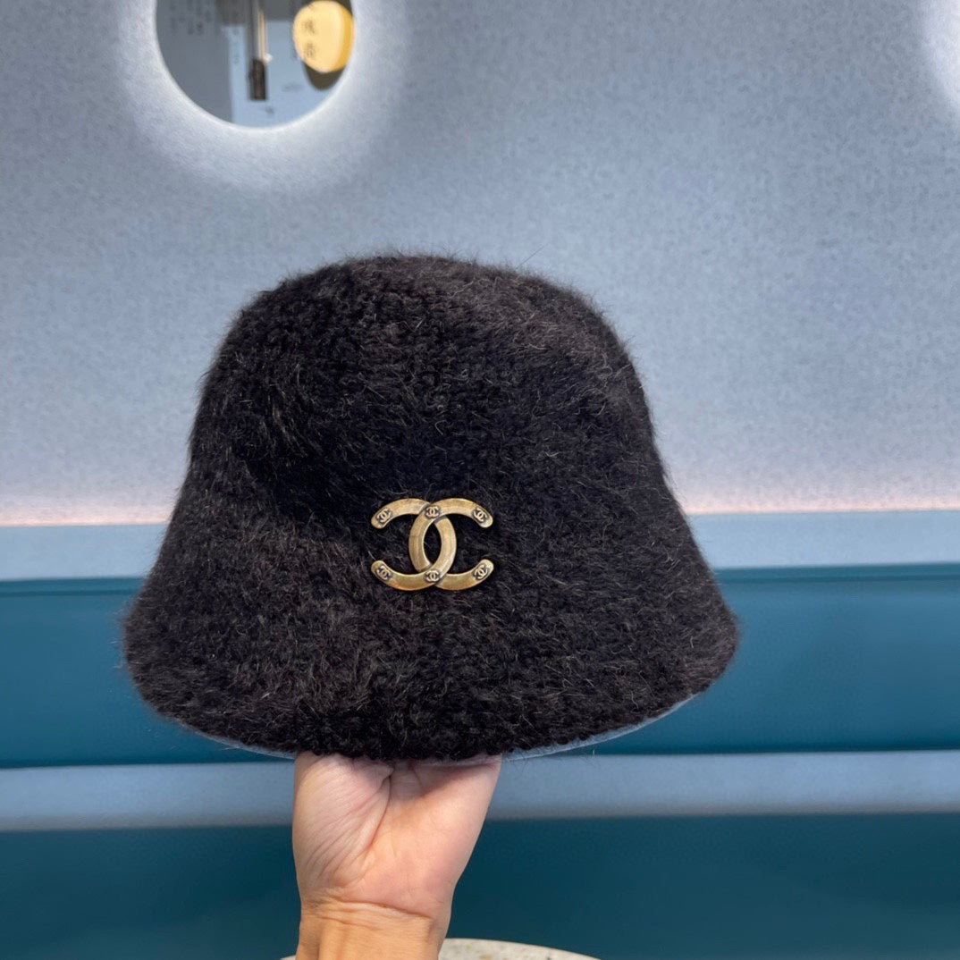 BUCKET HAT IN BLACK LAMB FUR 422036