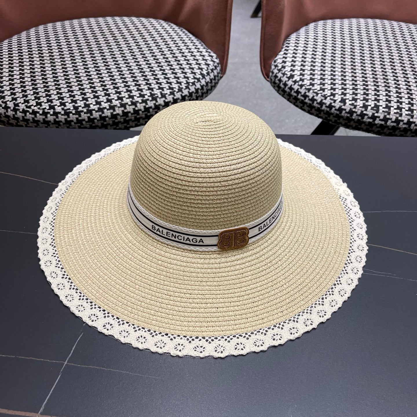 BALENCIAGA 26S WIDE-BRIMMED HAT STYLE 109