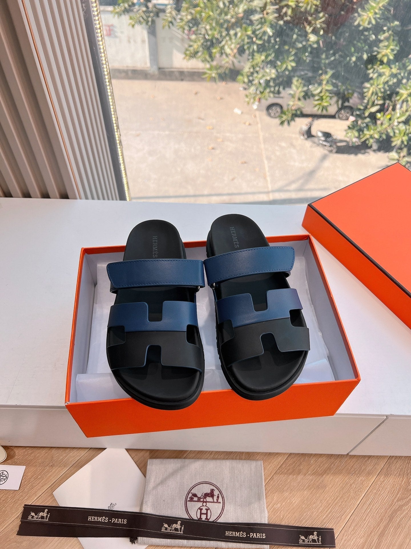 CHYPRE SANDAL IN AEGEAN BLUE MIX BLACK CALFSKIN