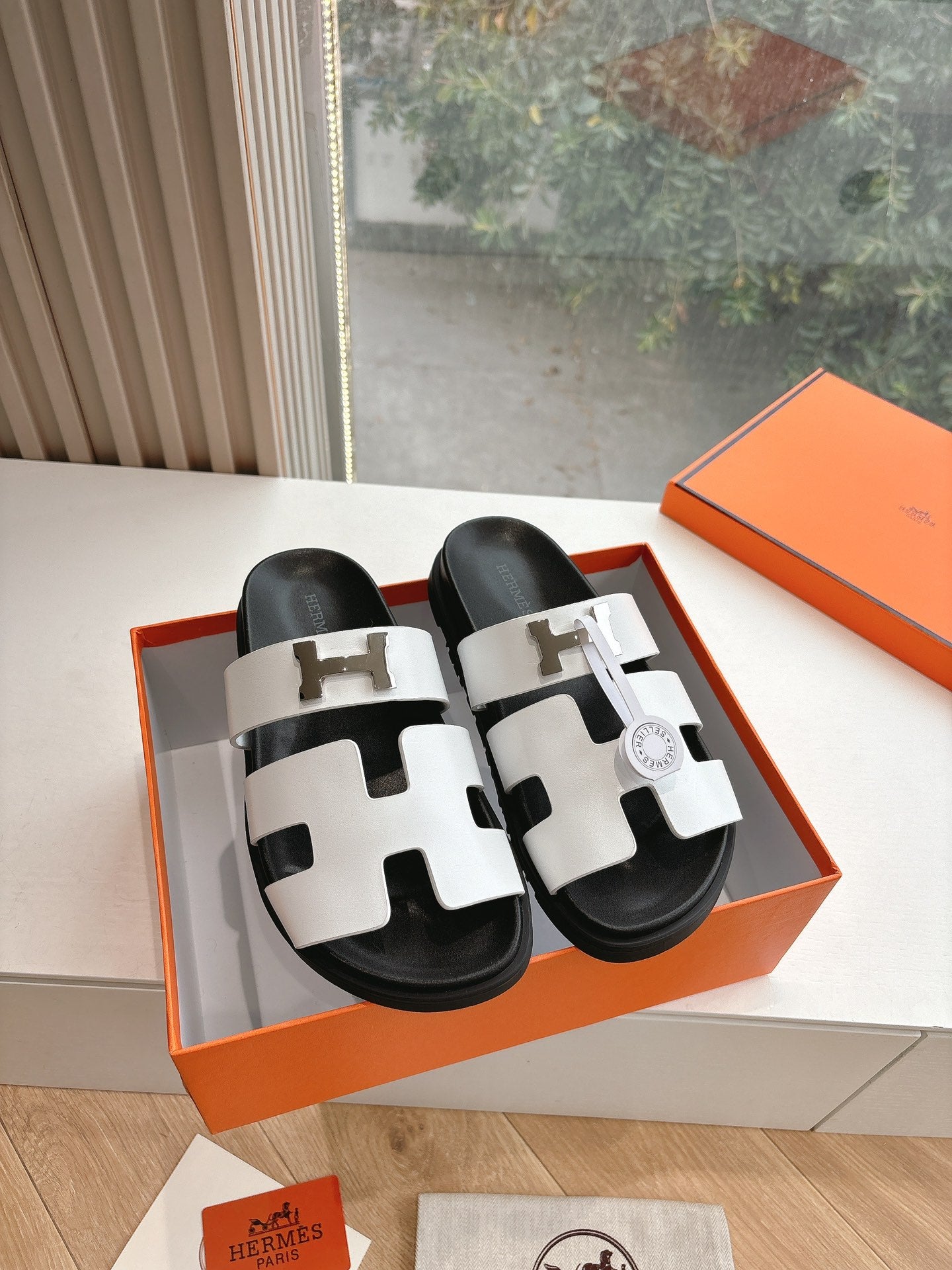 CHYPRE SANDAL IN WHITE CALFSKIN