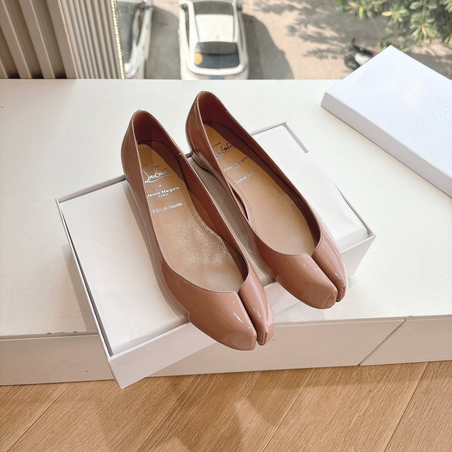 MARLOUGIELA STRASS BALLERINAS IN BEIGE PATENT SMOOTH CALFSKIN