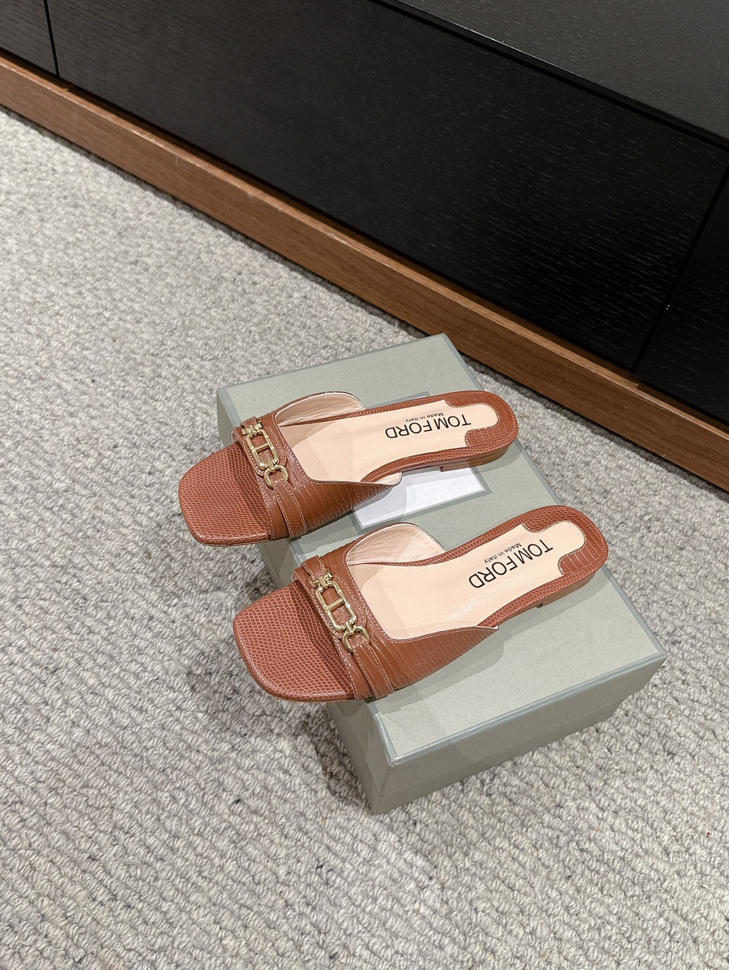 WHITNEY SLIDE IN RED BROWN CROCODILE LEATHER