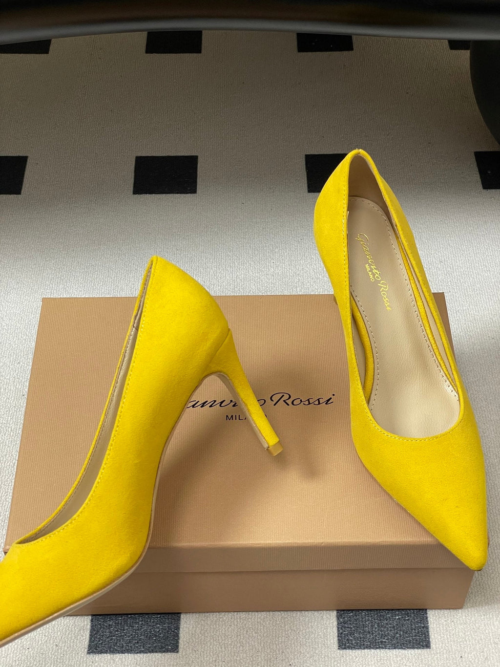 GIANVITO ROSSI 26S HIGH HEELS 85 MM IN YELLOW SUEDE