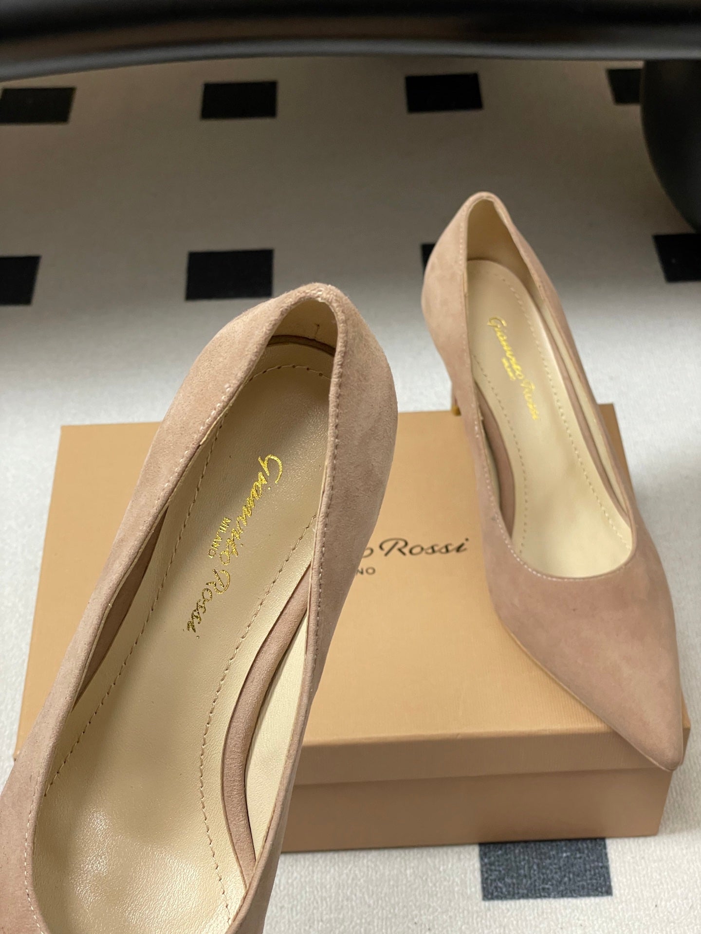 GIANVITO ROSSI 26S HIGH HEELS 85 MM IN NUDE SUEDE