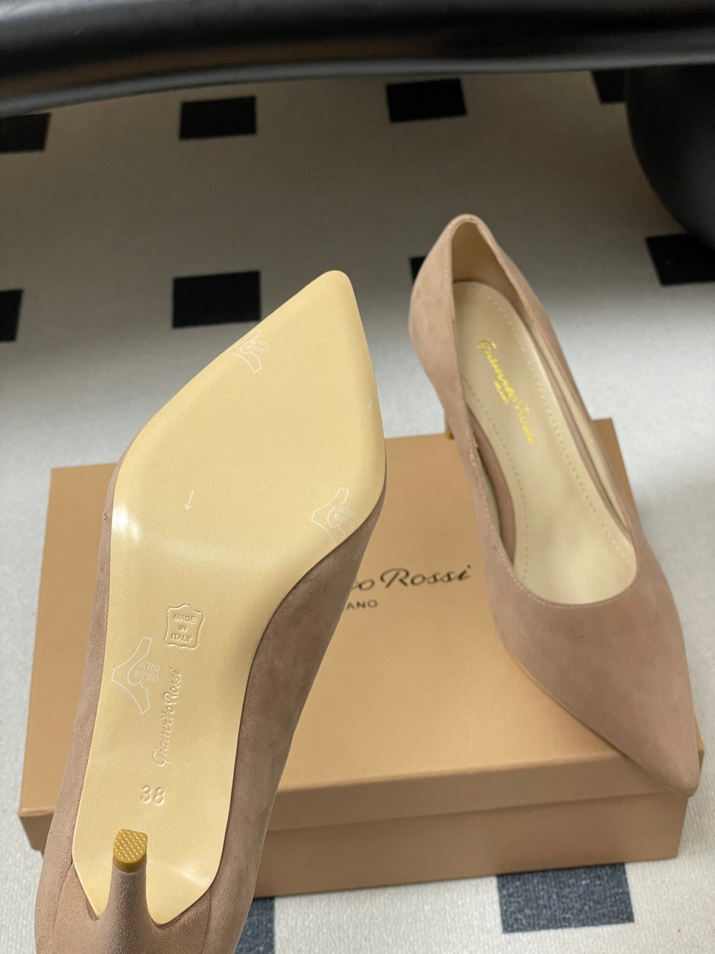 GIANVITO ROSSI 26S HIGH HEELS 85 MM IN NUDE SUEDE