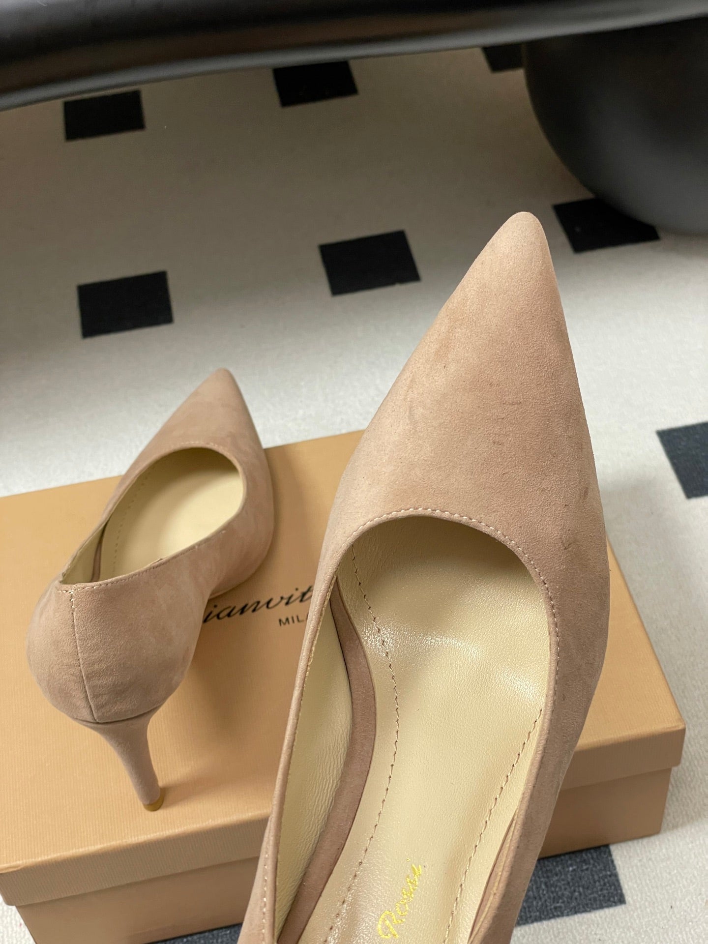 GIANVITO ROSSI 26S HIGH HEELS 85 MM IN NUDE SUEDE