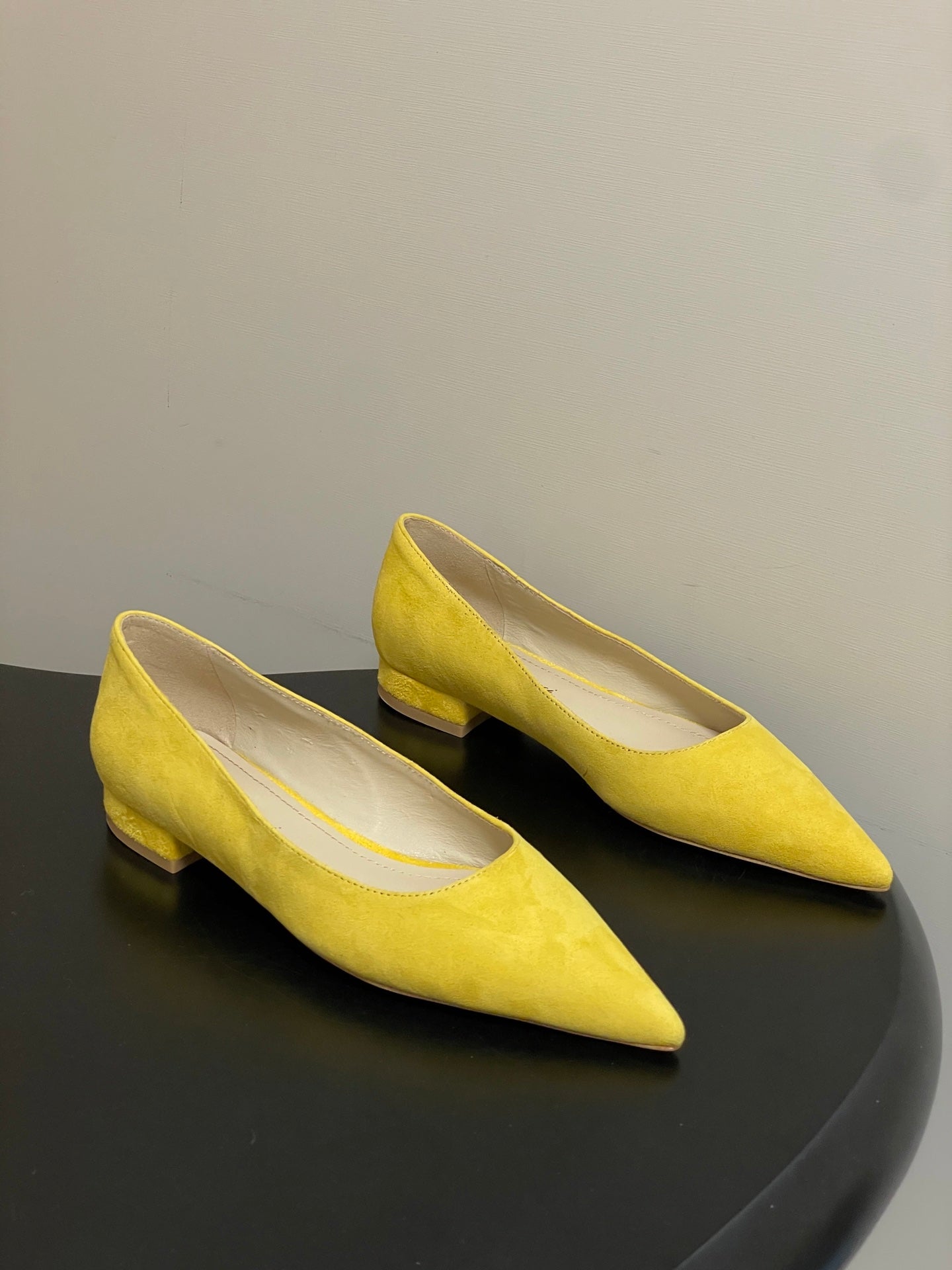 GIANVITO ROSSI 26S FLATS IN YELLOW SUEDE