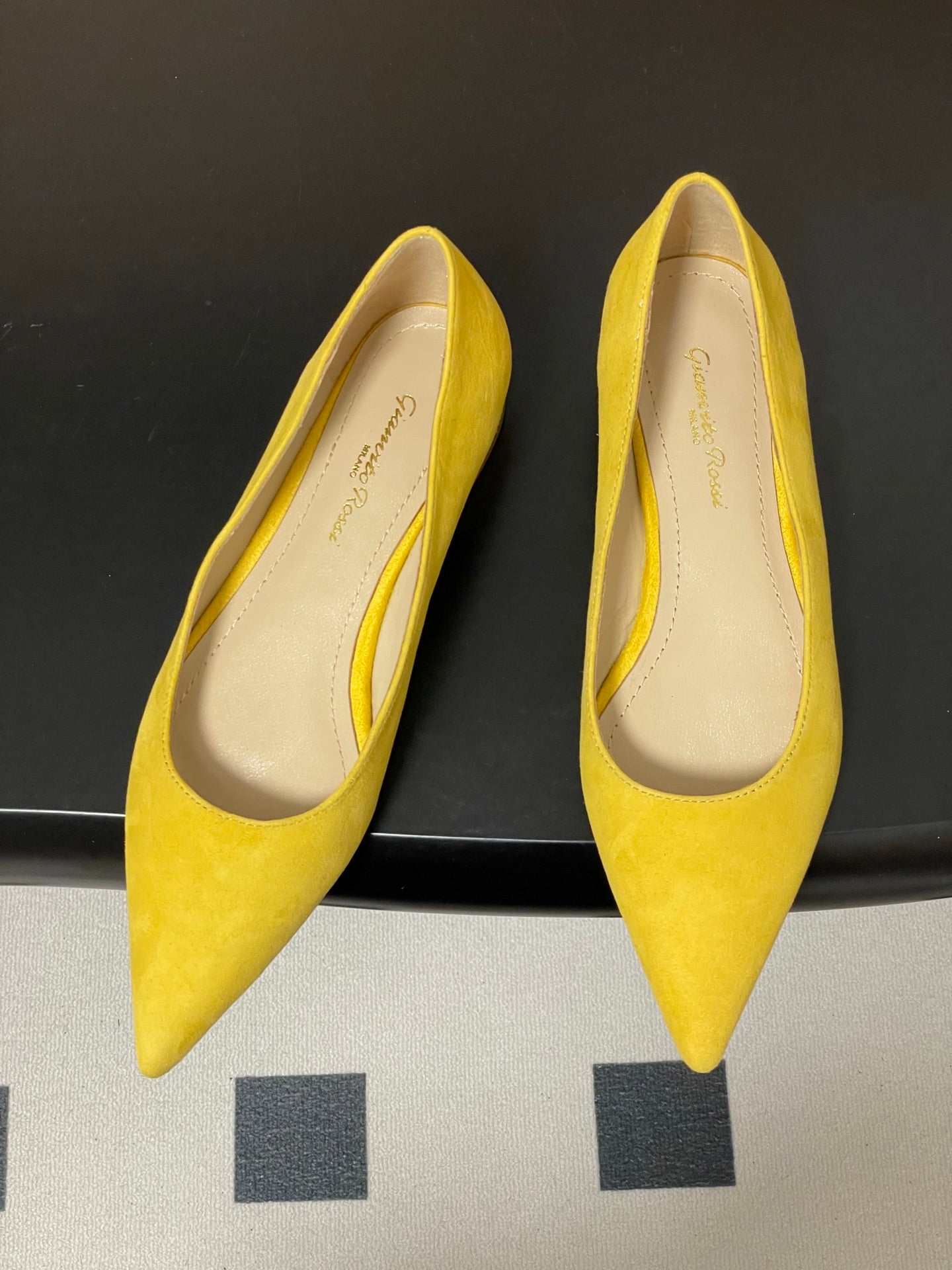 GIANVITO ROSSI 26S FLATS IN YELLOW SUEDE