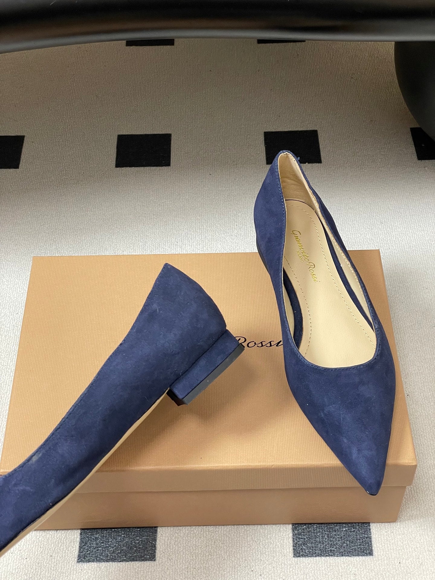 GIANVITO ROSSI 26S FLATS IN NAVY BLUE SUEDE