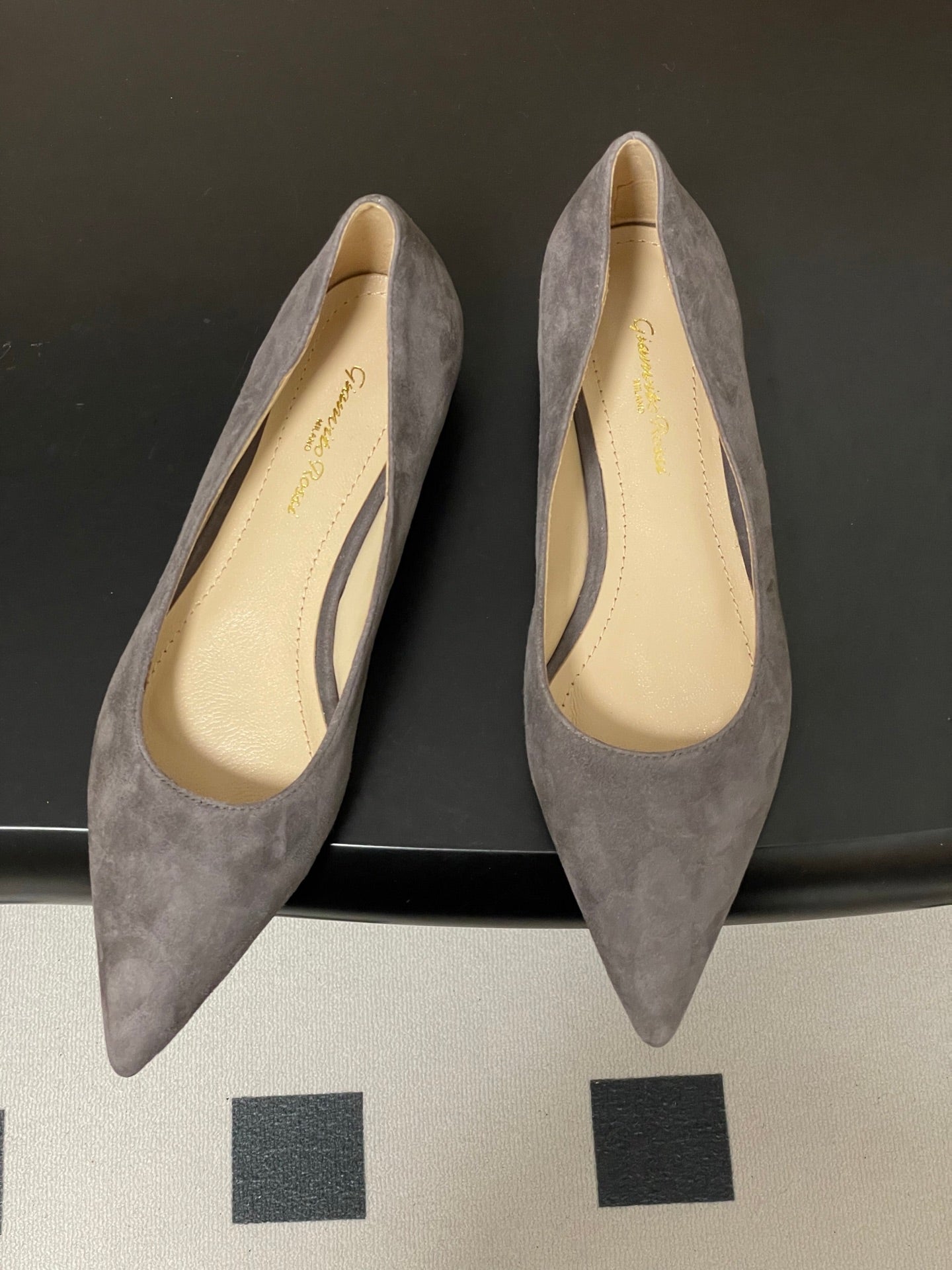 GIANVITO ROSSI 26S FLATS IN GREY SUEDE