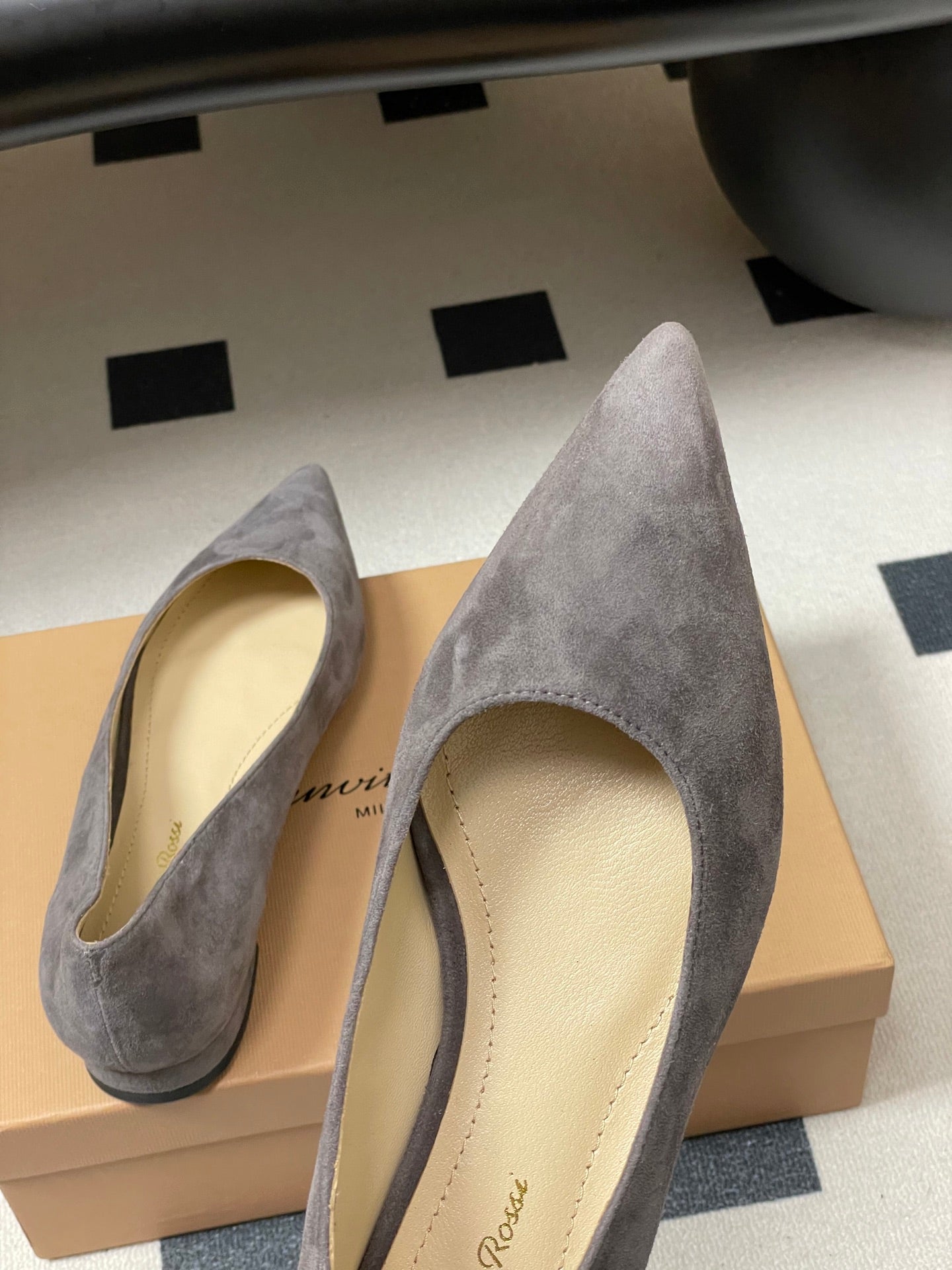 GIANVITO ROSSI 26S FLATS IN GREY SUEDE