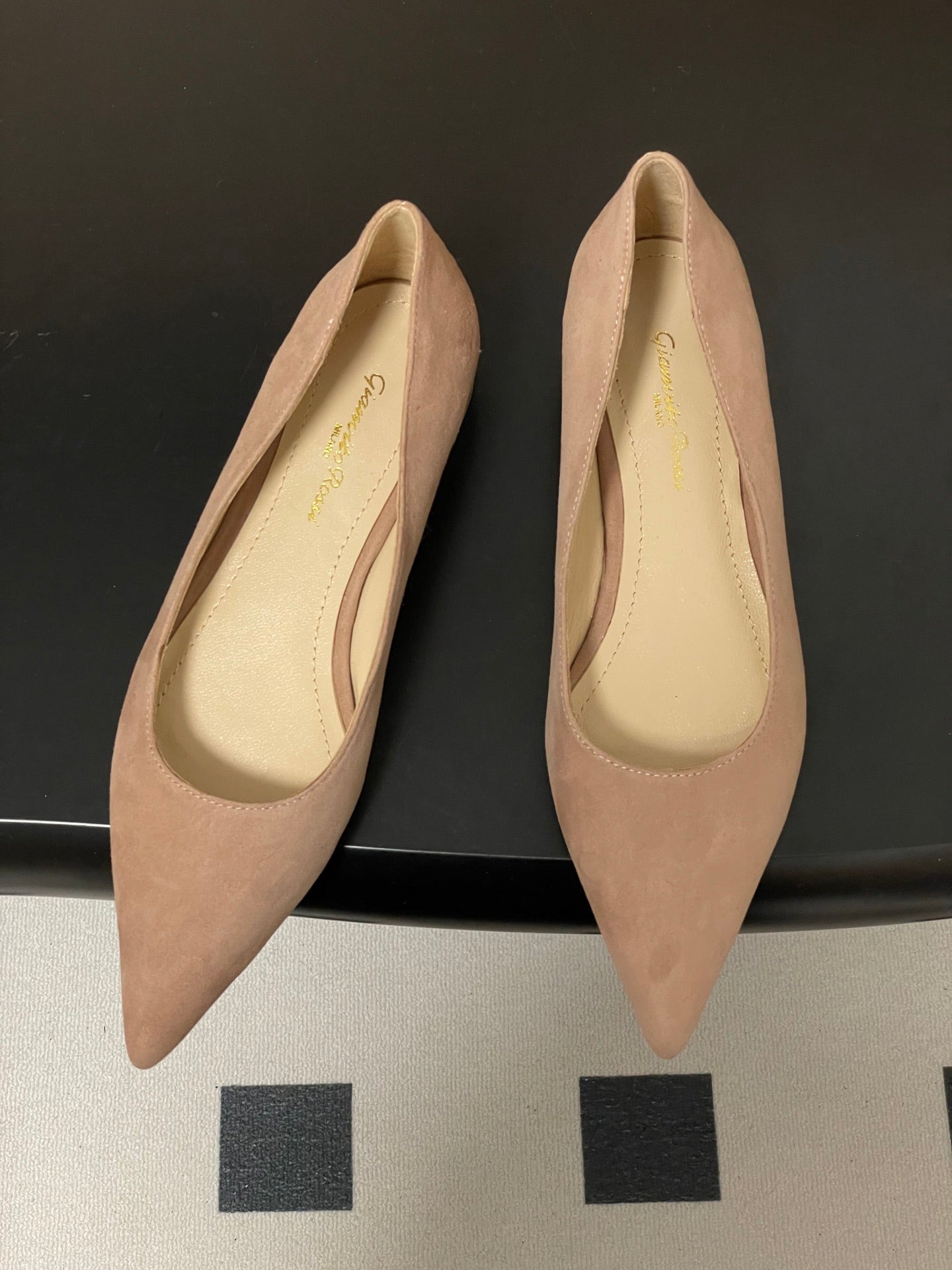 GIANVITO ROSSI 26S FLATS IN NUDE SUEDE