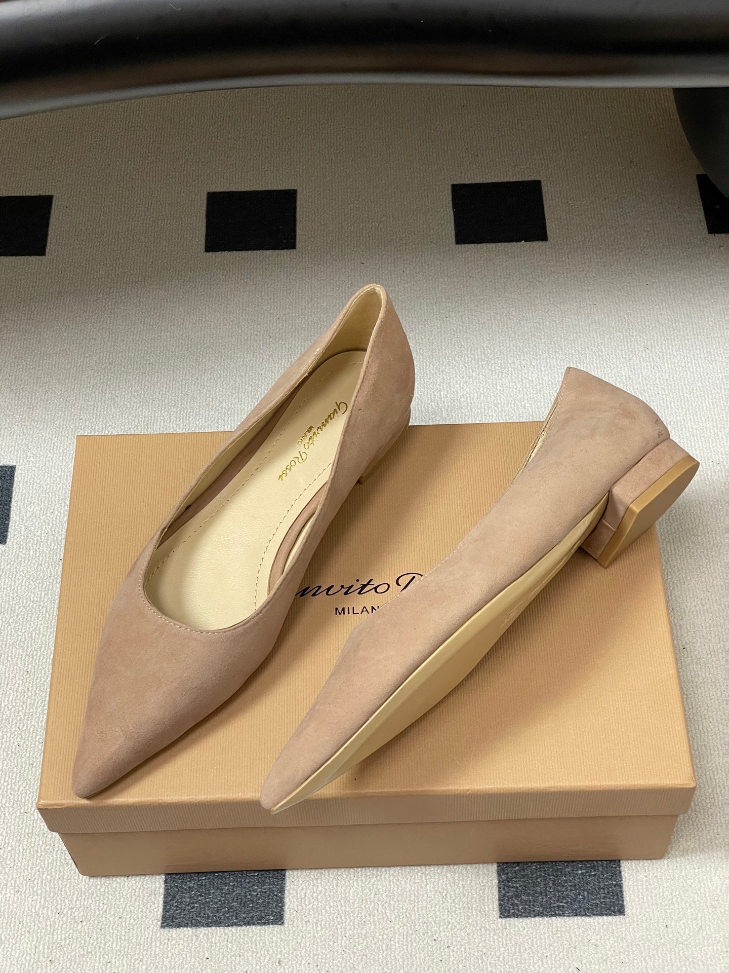 GIANVITO ROSSI 26S FLATS IN NUDE SUEDE