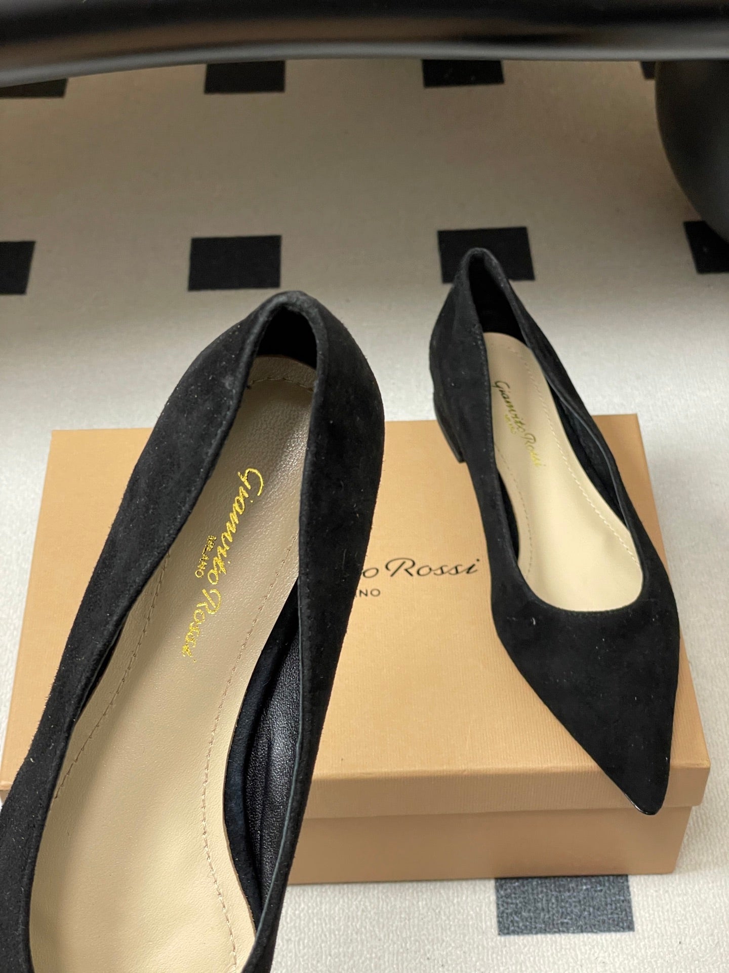 GIANVITO ROSSI 26S FLATS IN BLACK SUEDE