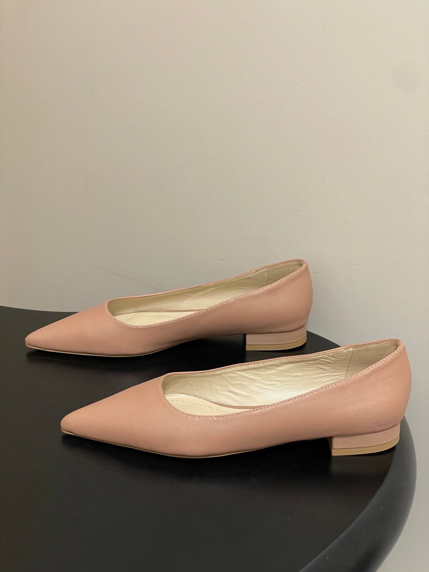 GIANVITO ROSSI 26S FLATS IN NUDE CALFSKIN