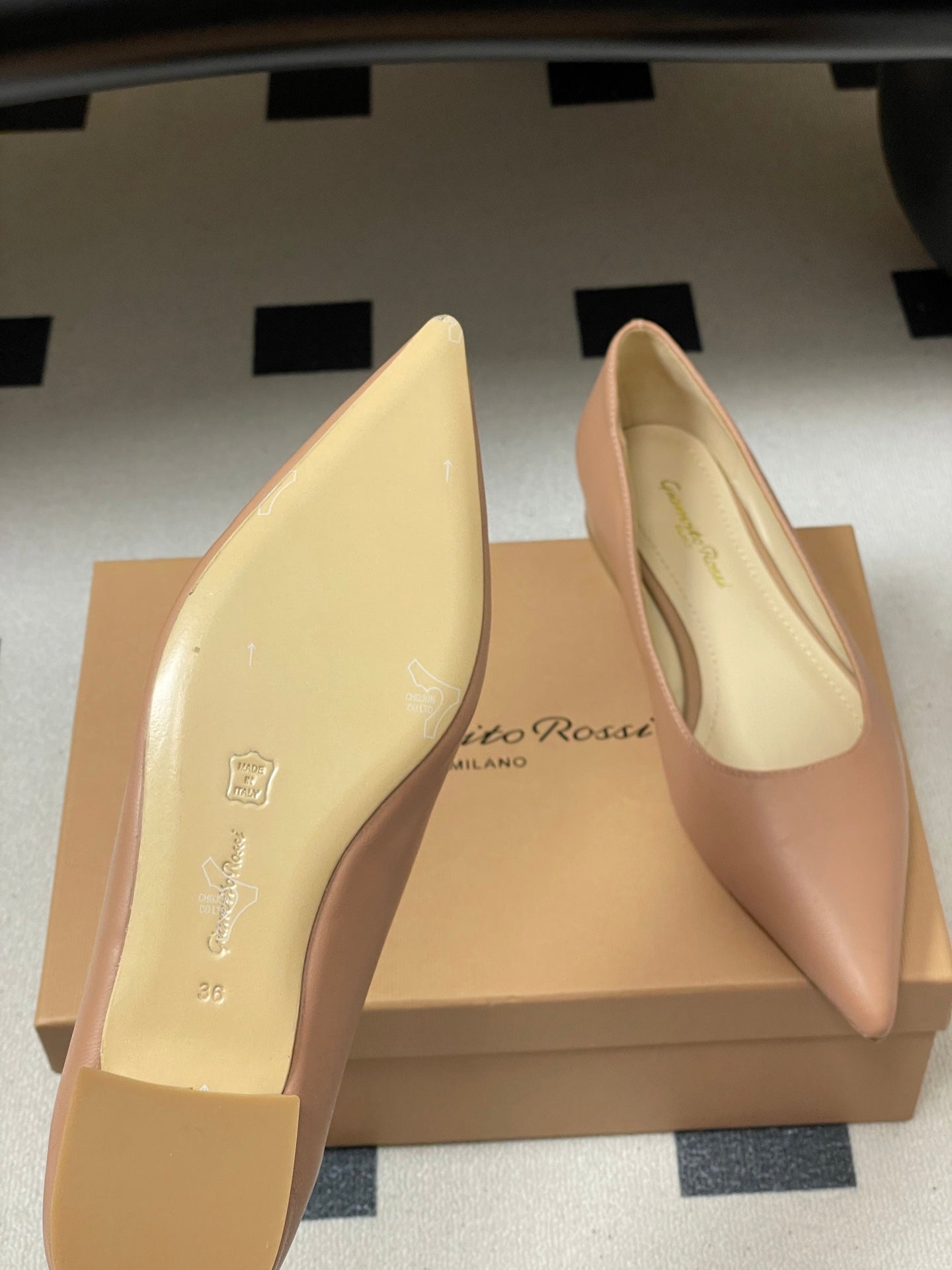 GIANVITO ROSSI 26S FLATS IN NUDE CALFSKIN