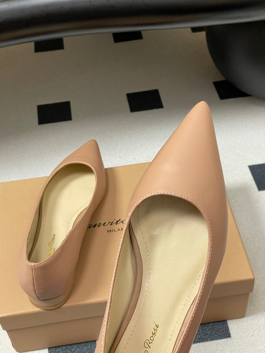 GIANVITO ROSSI 26S FLATS IN NUDE CALFSKIN