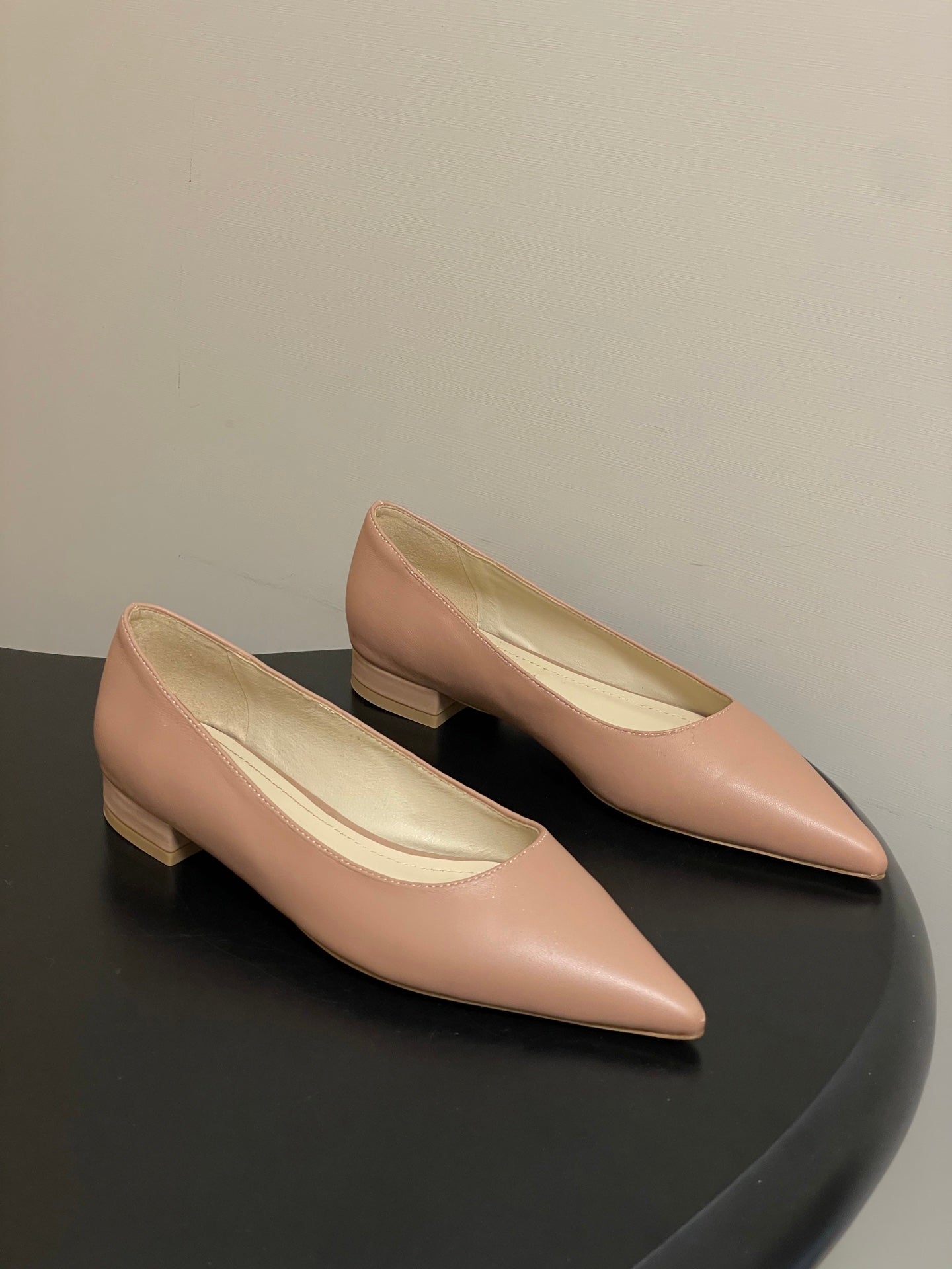 GIANVITO ROSSI 26S FLATS IN NUDE CALFSKIN