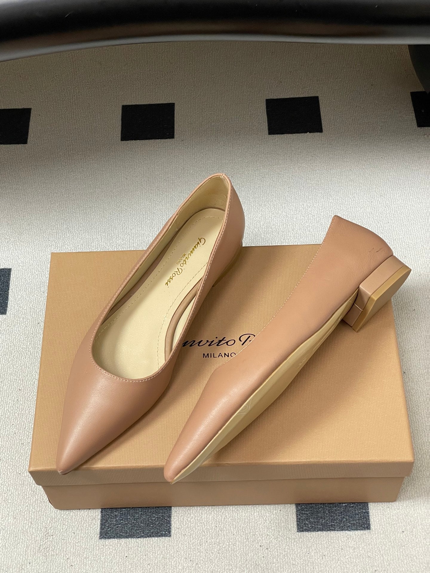 GIANVITO ROSSI 26S FLATS IN NUDE CALFSKIN