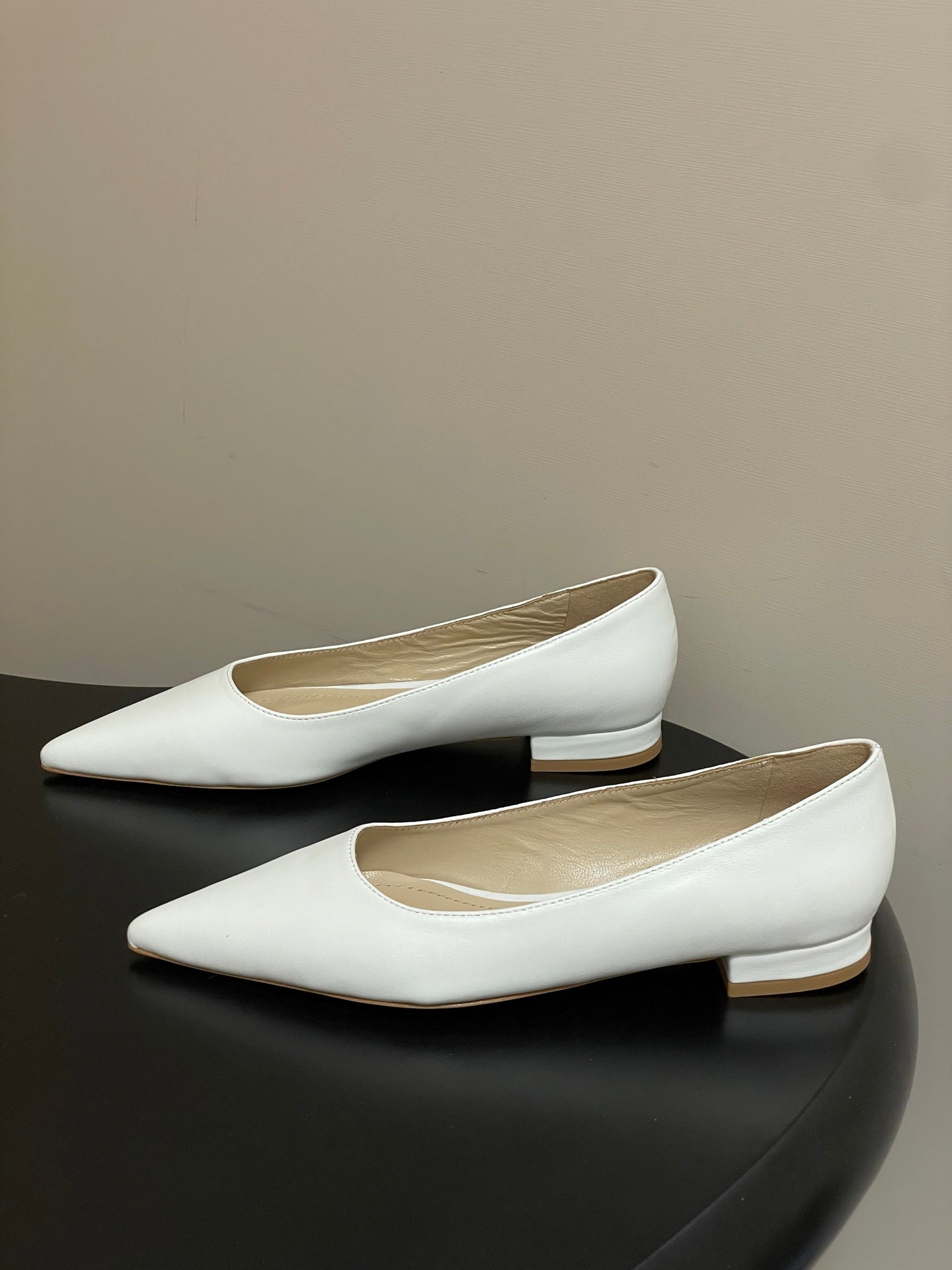 GIANVITO ROSSI 26S FLATS IN WHITE CALFSKIN
