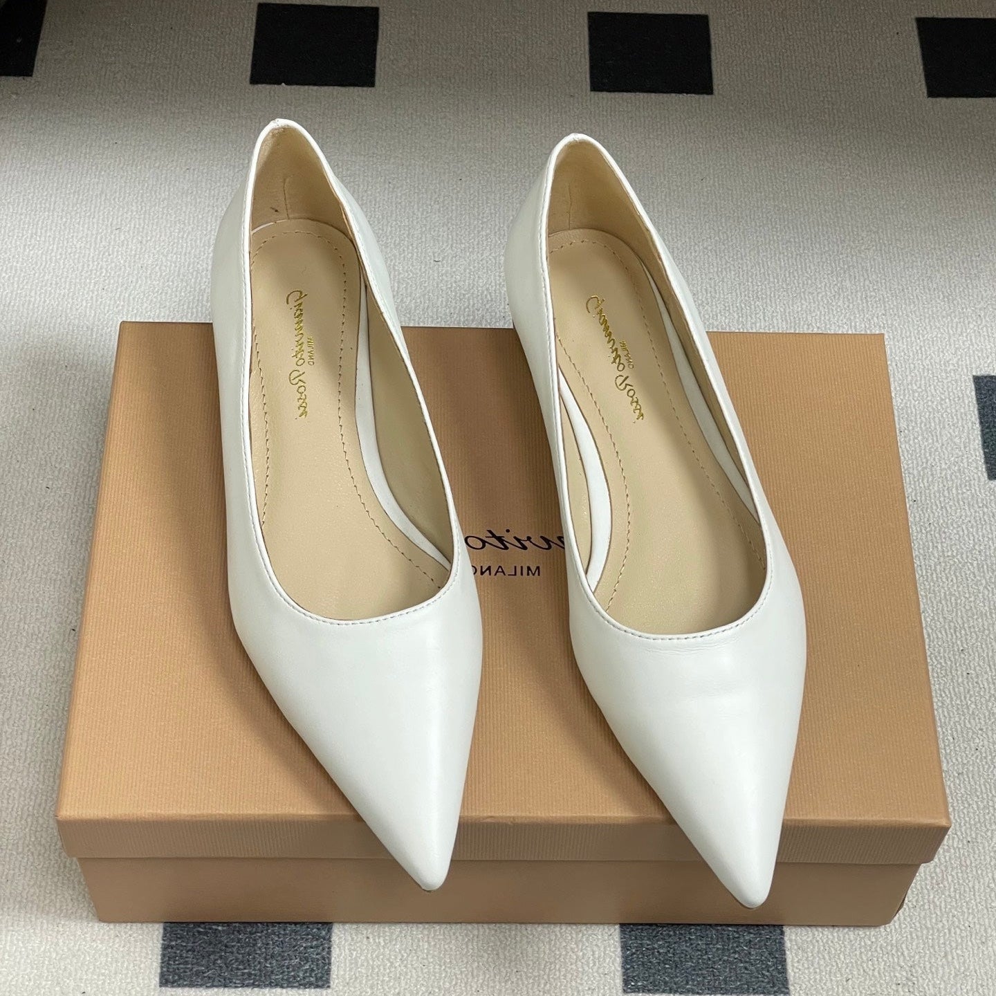 GIANVITO ROSSI 26S FLATS IN WHITE CALFSKIN