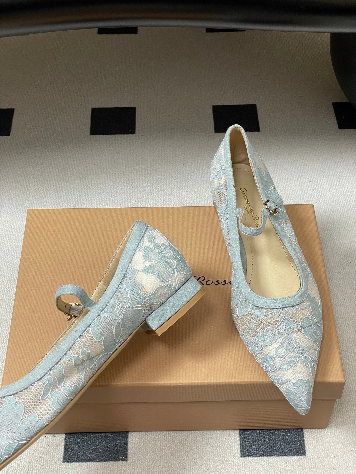 GIANVITO ROSSI 26S MARY JANE IN LIGHT BLUE LACE