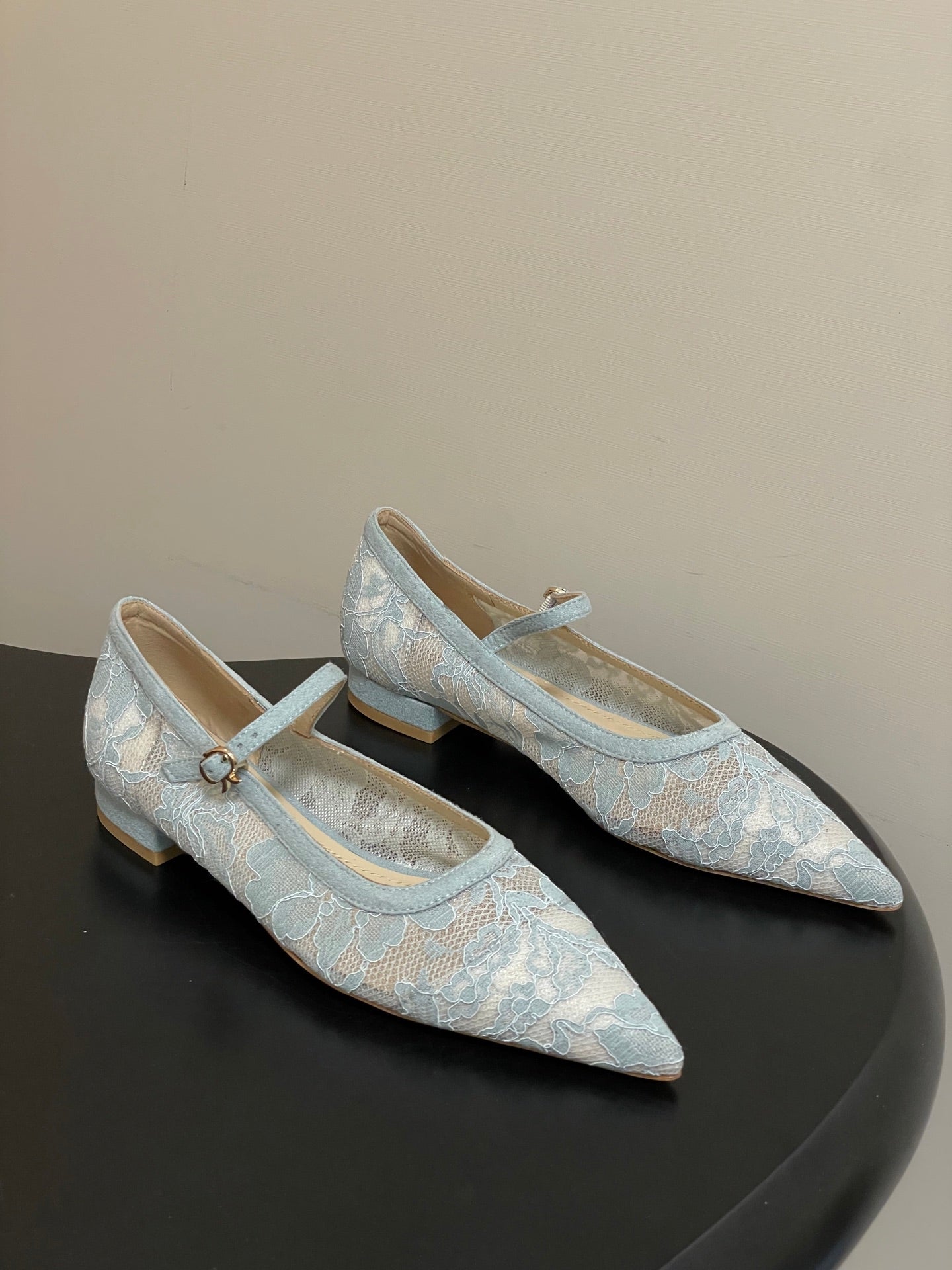 GIANVITO ROSSI 26S MARY JANE IN LIGHT BLUE LACE