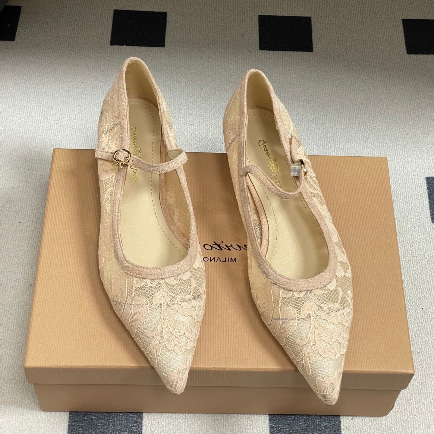 GIANVITO ROSSI 26S MARY JANE IN NUDE LACE